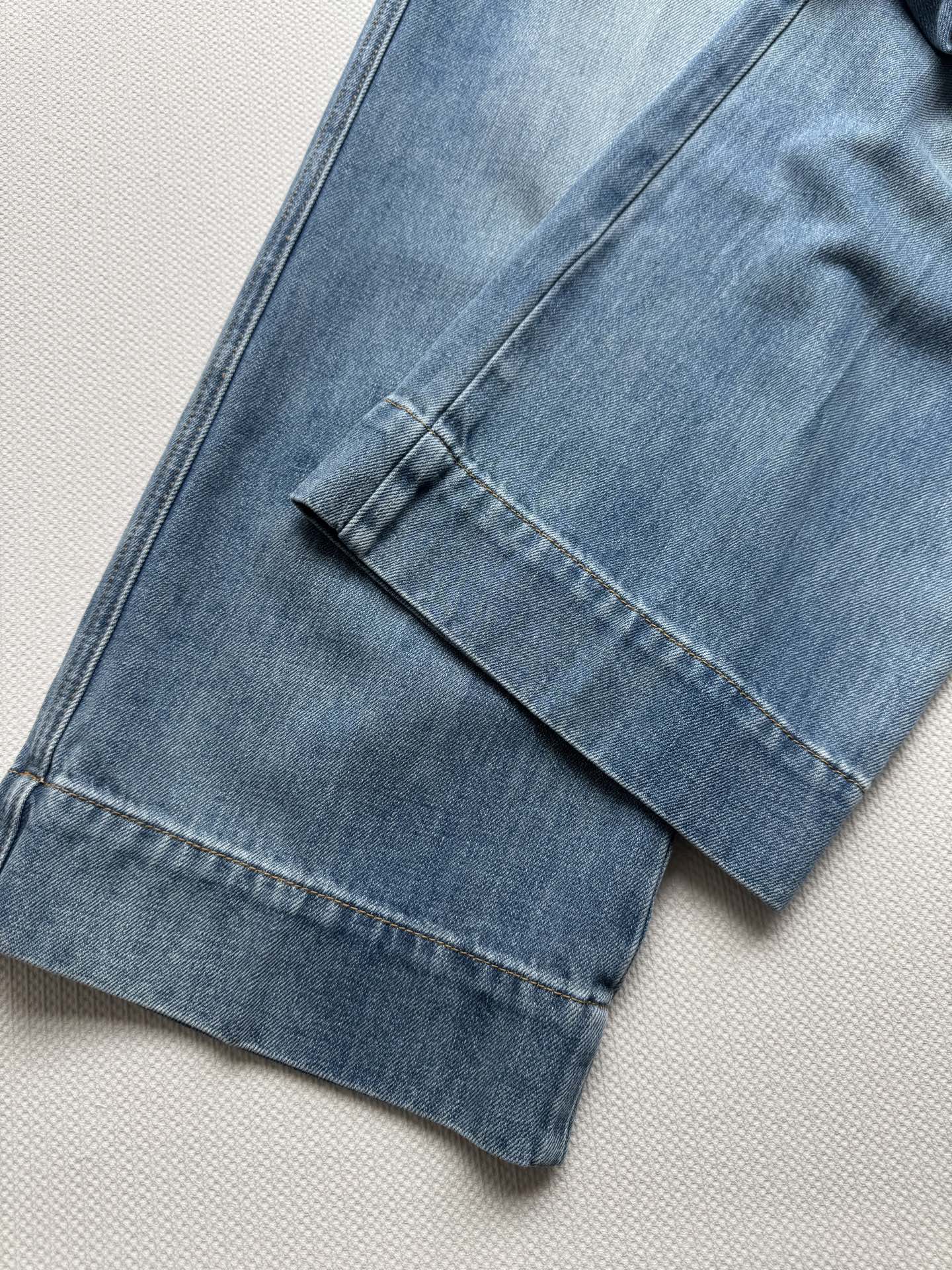 Valentino Women's Straight Leg Jeans with Metal V Detail - Stylish & Comfortable 6 i1754120107487 1675 0 4