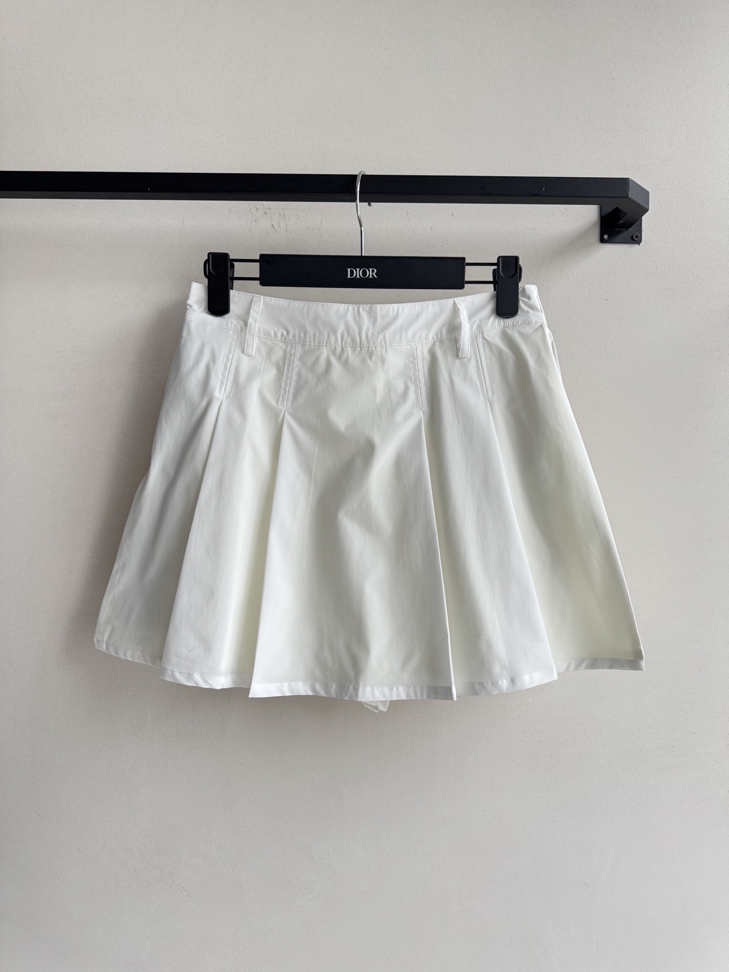 “Prad* 25FW Retro Female Suit: Stylish, Comfortable, and Versatile in Three Sizes”