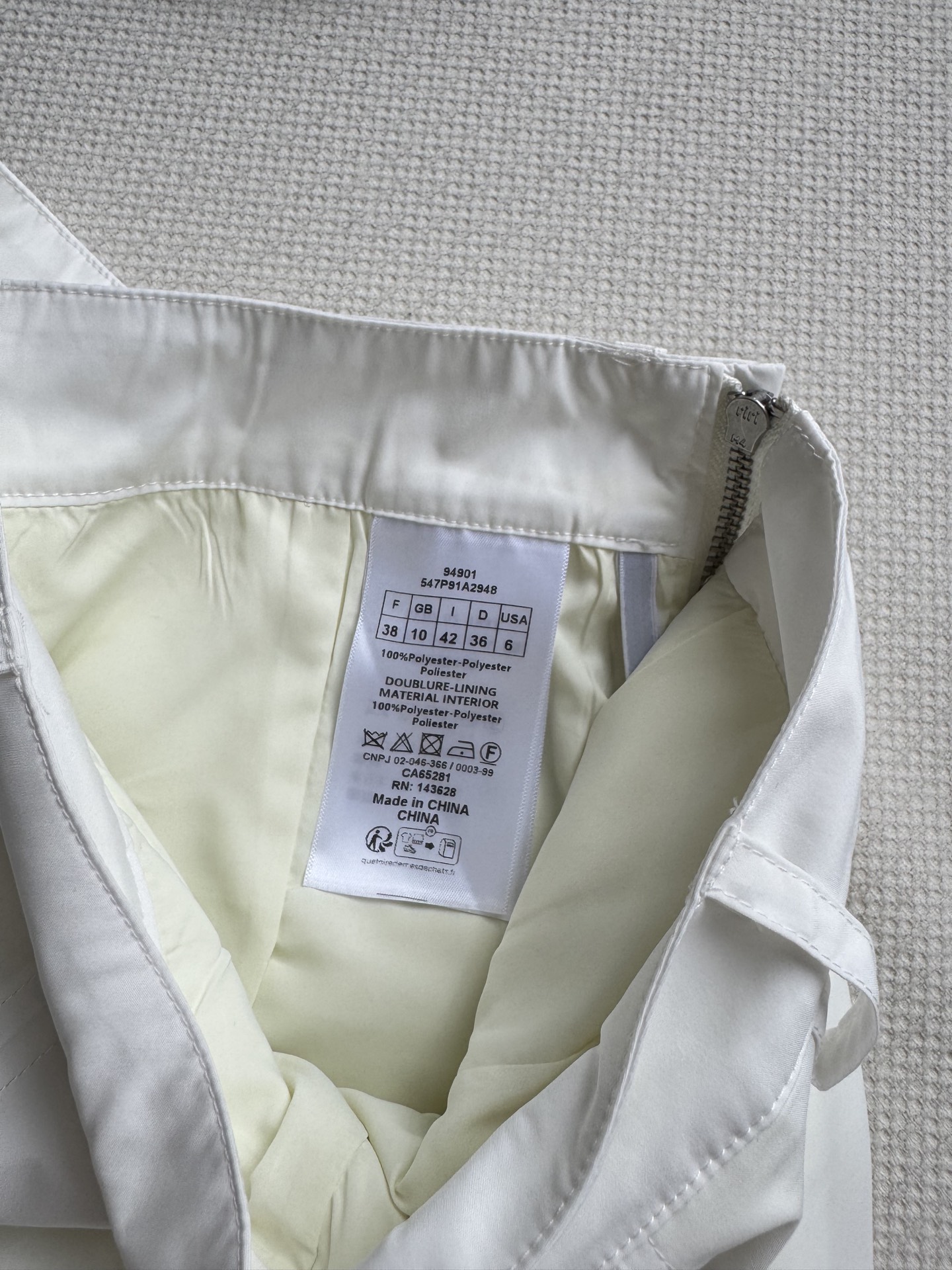 “Prad* 25FW Retro Female Suit: Stylish, Comfortable, and Versatile in Three Sizes” - 图片 6