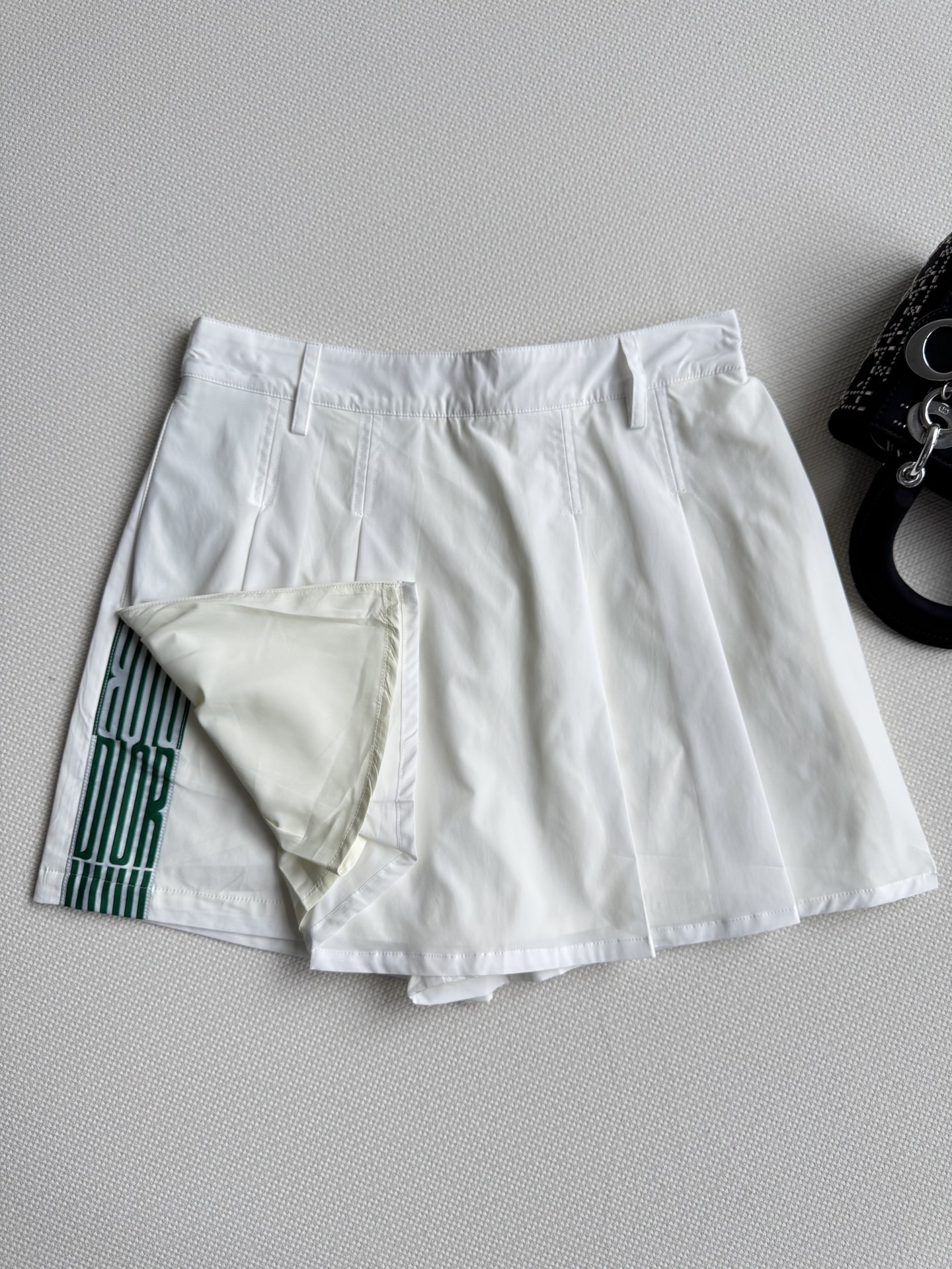 “Prad* 25FW Retro Female Suit: Stylish, Comfortable, and Versatile in Three Sizes” - 图片 3