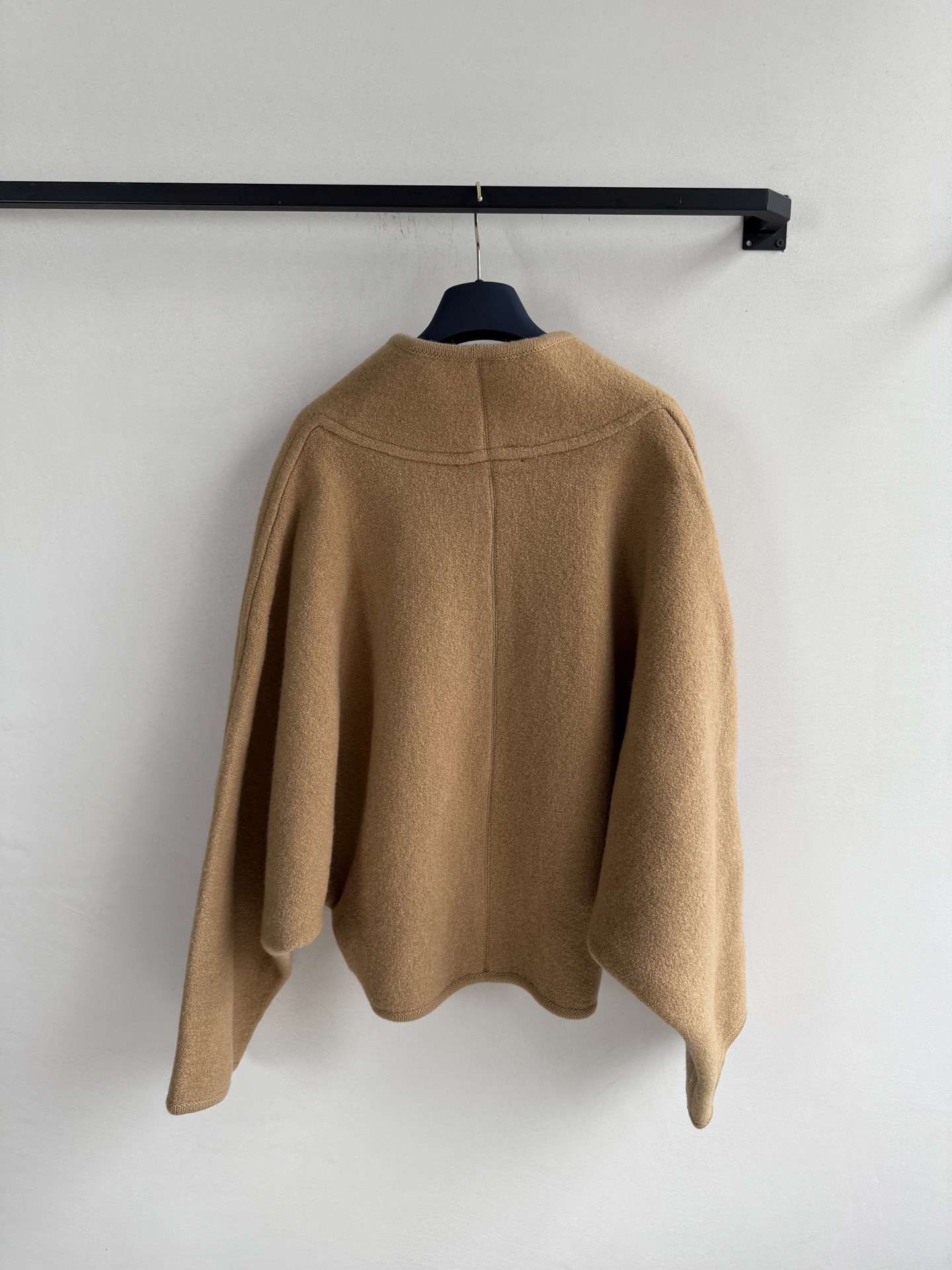 LouisVuitto*🆕新款斗篷外套，100%棉羊毛面➕真皮扣，中式禅意，低调高级感满满💞2⃣️色ＳＭ