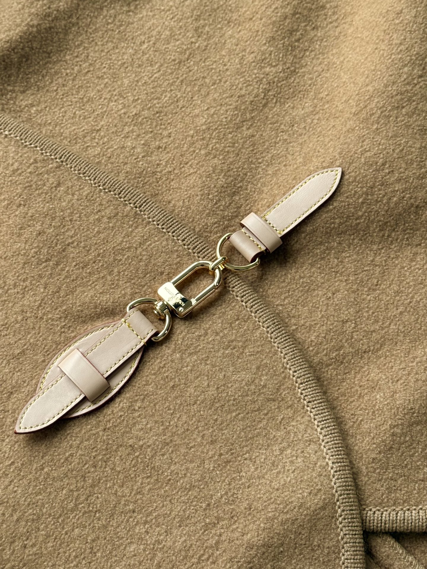 LouisVuitto*🆕新款斗篷外套，100%棉羊毛面➕真皮扣，中式禅意，低调高级感满满💞2⃣️色ＳＭ