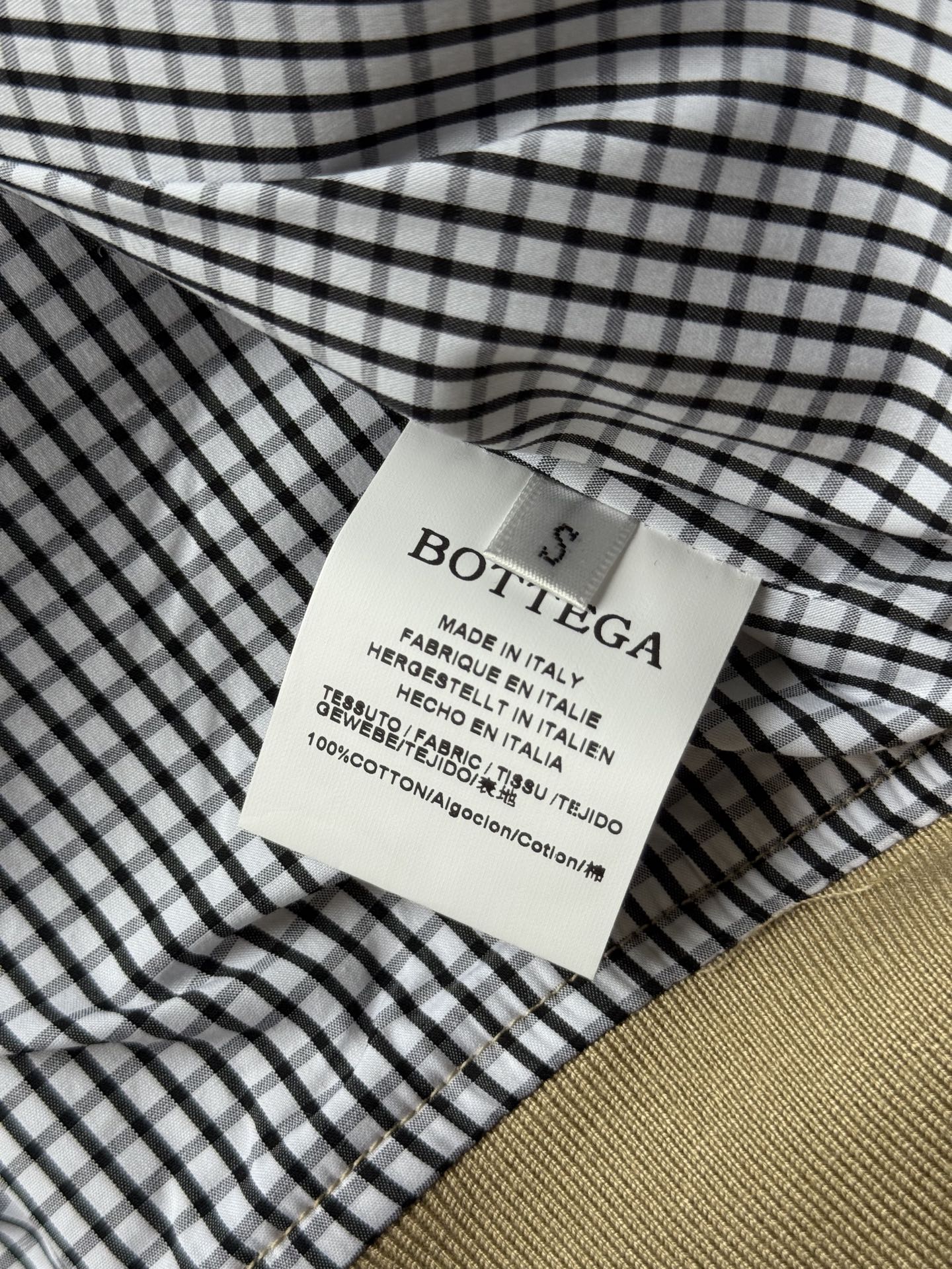 BottegaVeneta🆕秋冬新款，BV夹克外套誰穿誰喜歡😘反正我穿上是愛了 內裡格子花紋細節成功打動