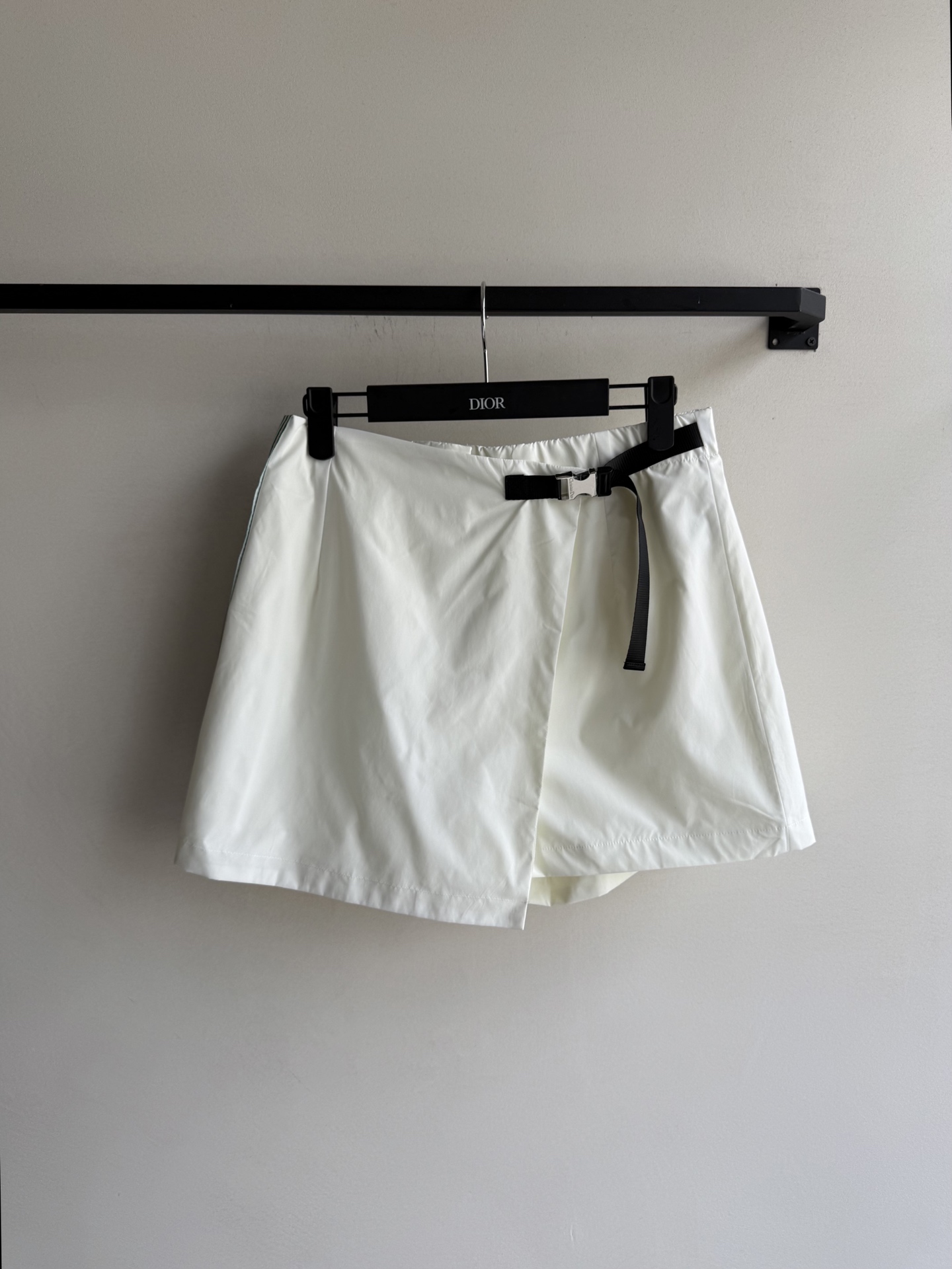 “Enhance Beauty with Packaged Dio 25FW New Tweezer: Comfortable and Stylish Lazy SML Dress” - 图片 1