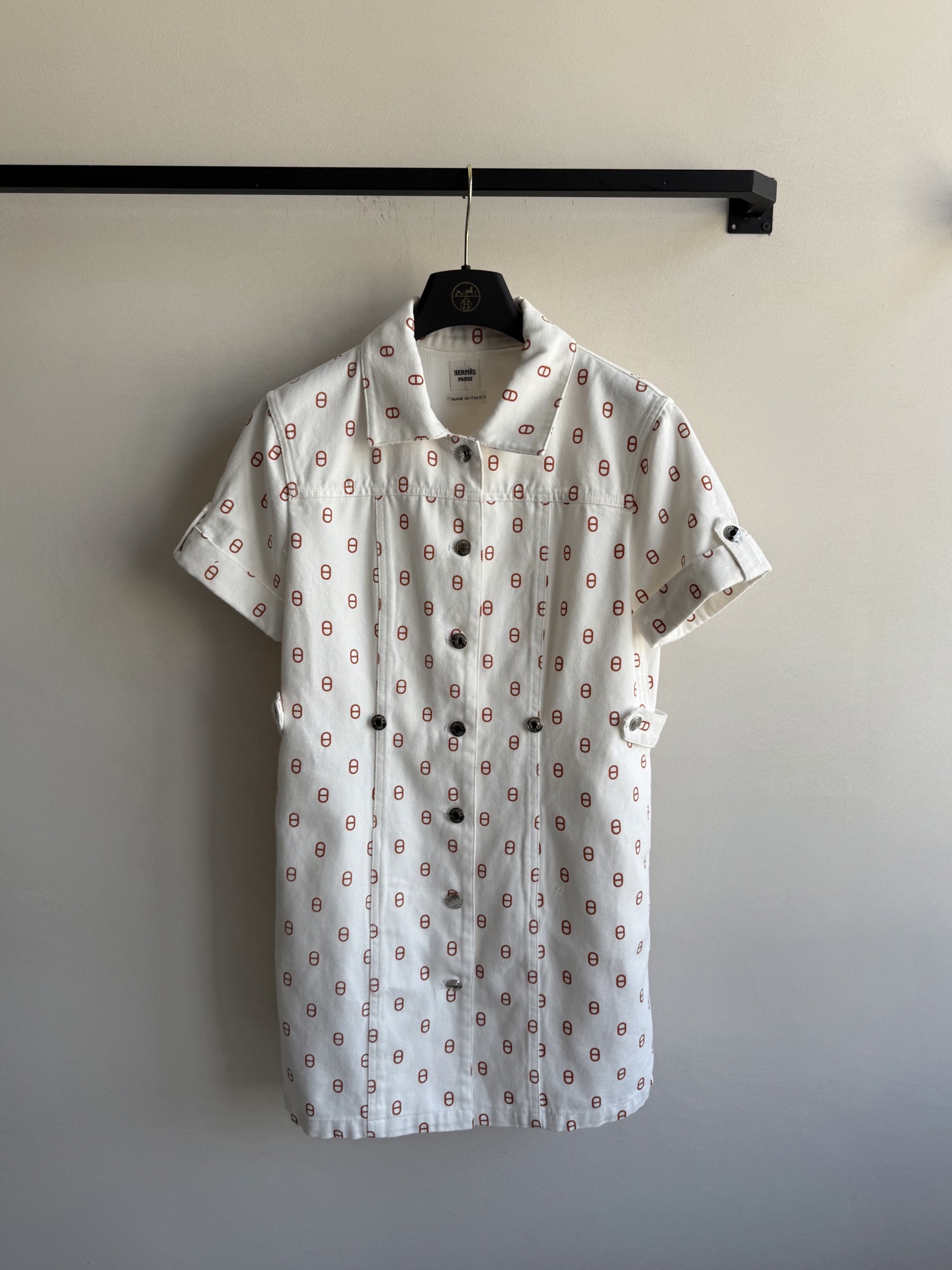 Hermes Button-Down Denim Dress with Adjustable Waist - Slim Fit Design 2 i1754721451809 1864 0 6