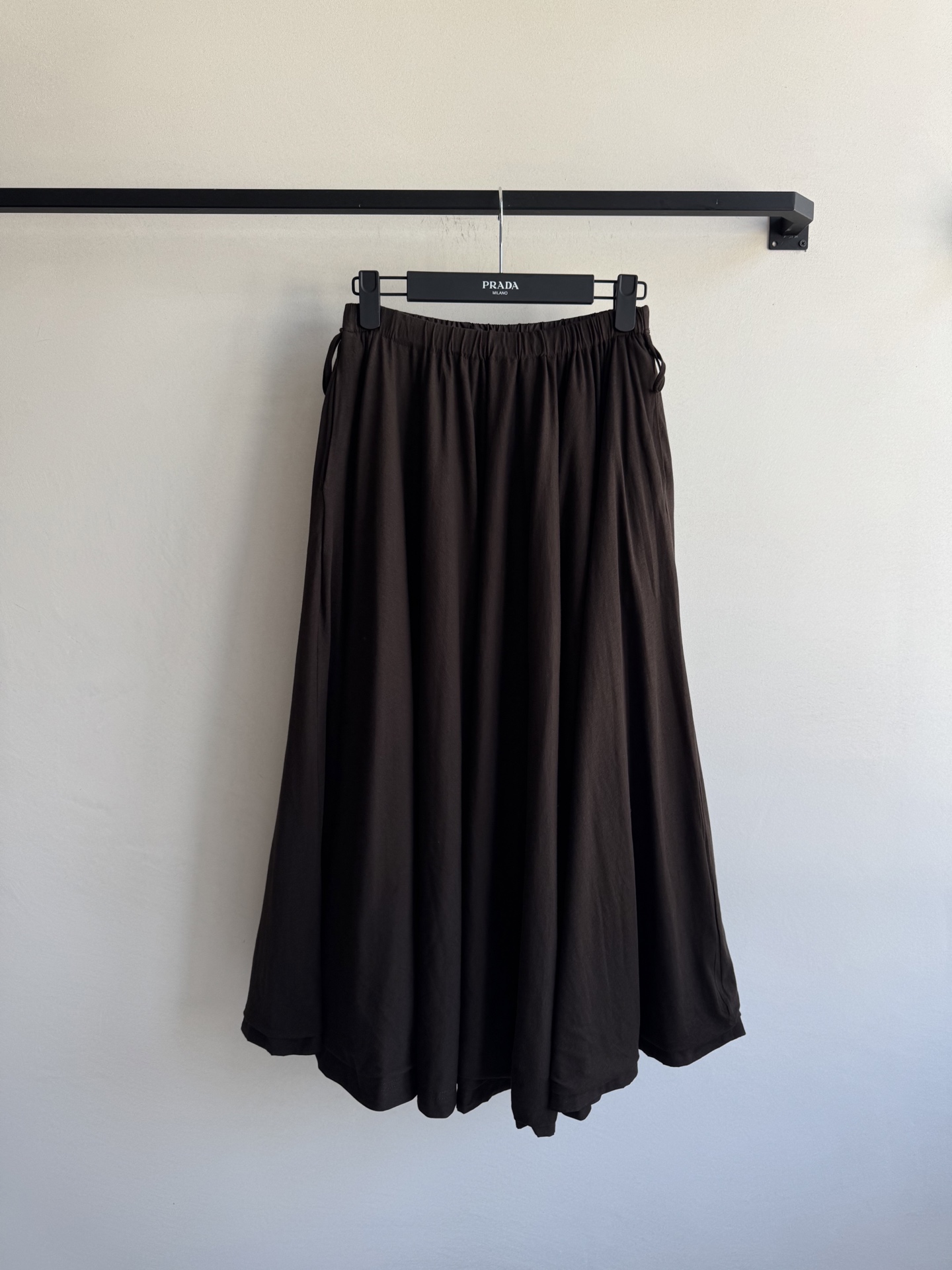 Prada Double-Layered Elastic Waist Maxi Skirt - Versatile & Elegant 4 i1754800465157 2430 0 0