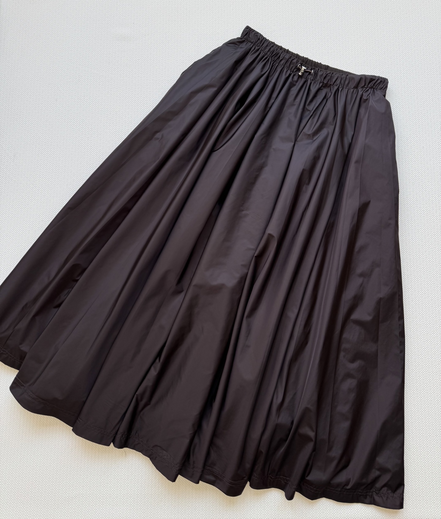 Prada Double-Layered Elastic Waist Maxi Skirt - Versatile & Elegant 6 i1754800465167 3382 0 2
