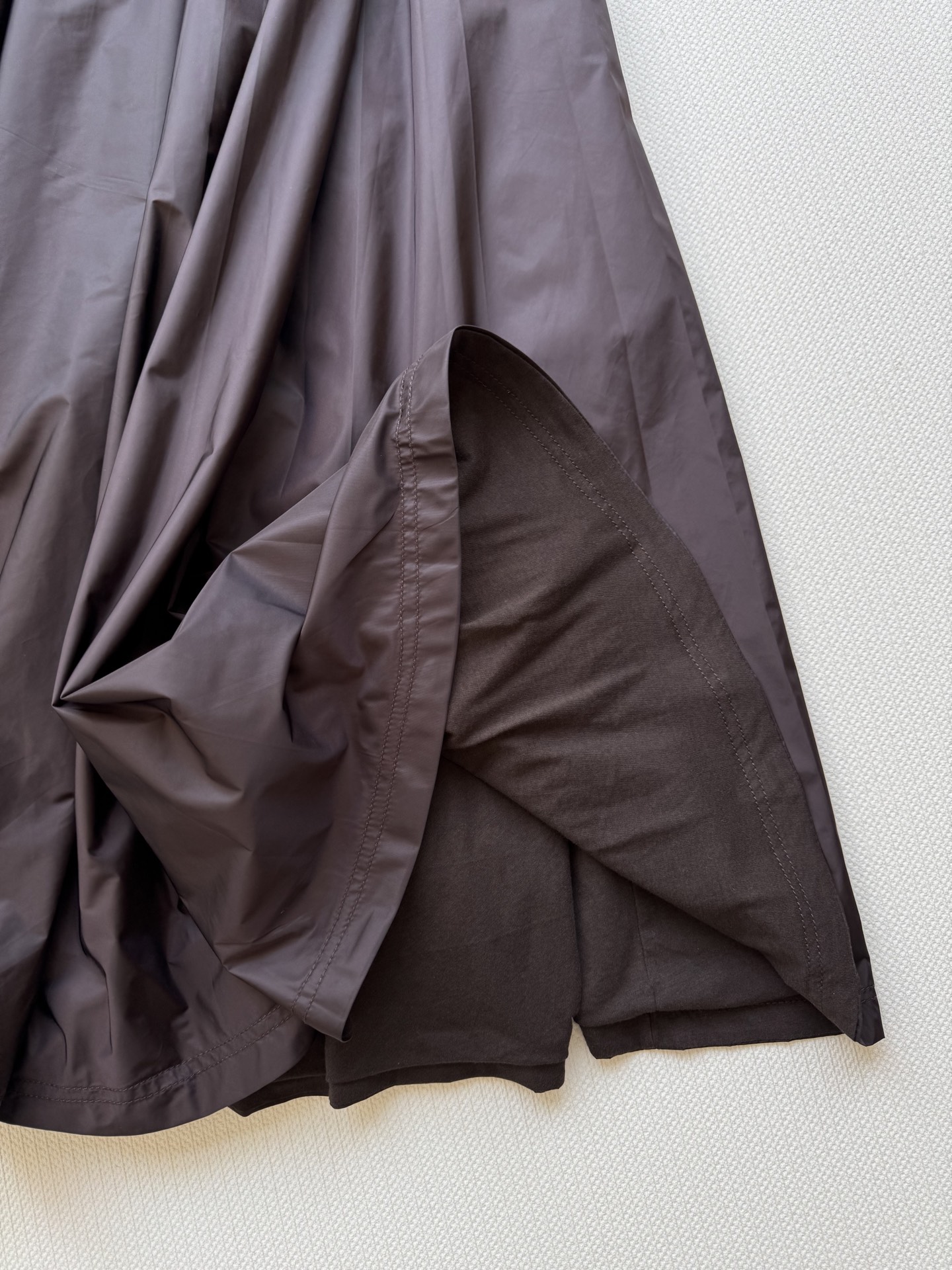 Prada Double-Layered Elastic Waist Maxi Skirt - Versatile & Elegant 9 i1754800465179 1207 0 4