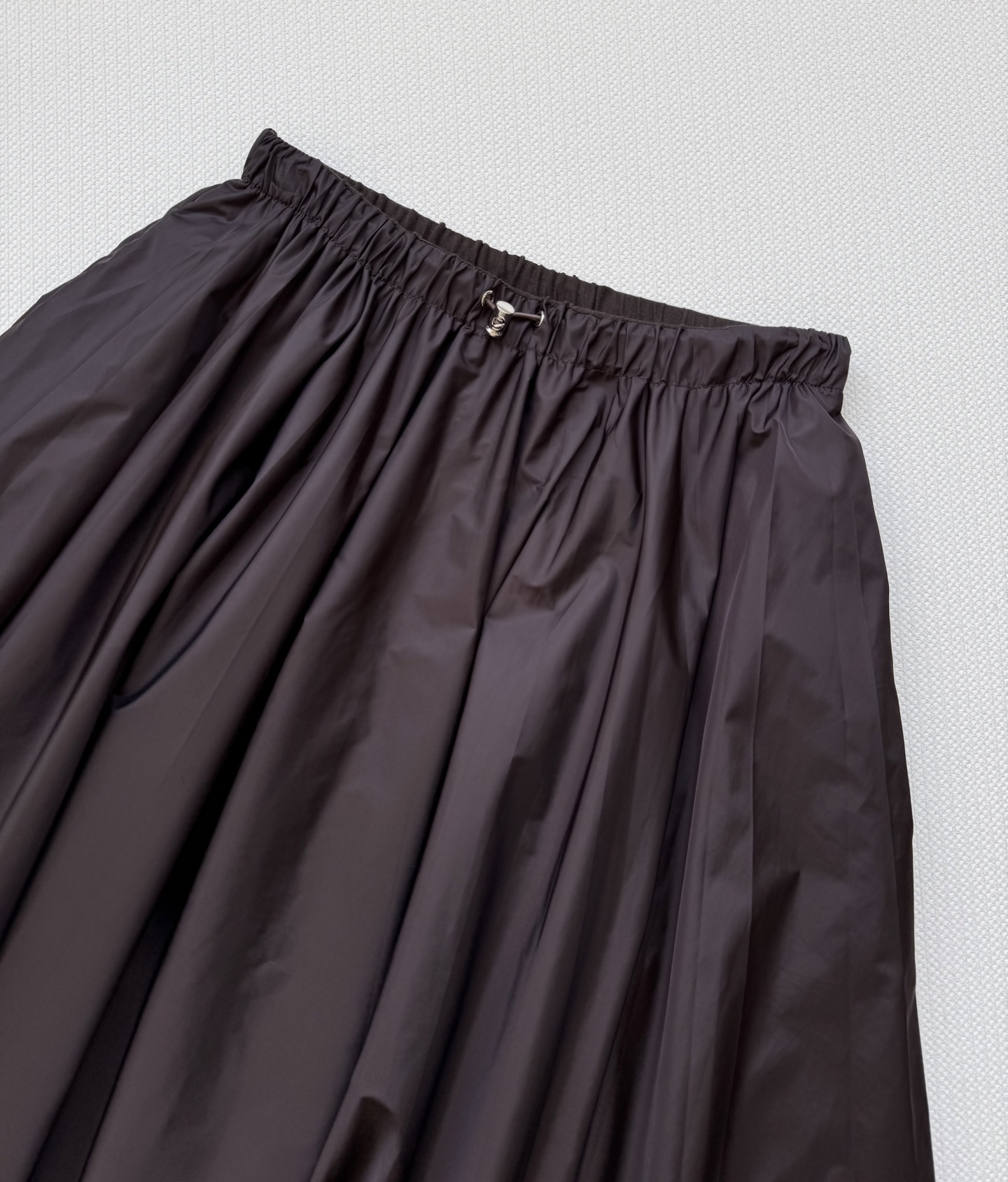 Prada Double-Layered Elastic Waist Maxi Skirt - Versatile & Elegant 7 i1754800466477 9887 0 3