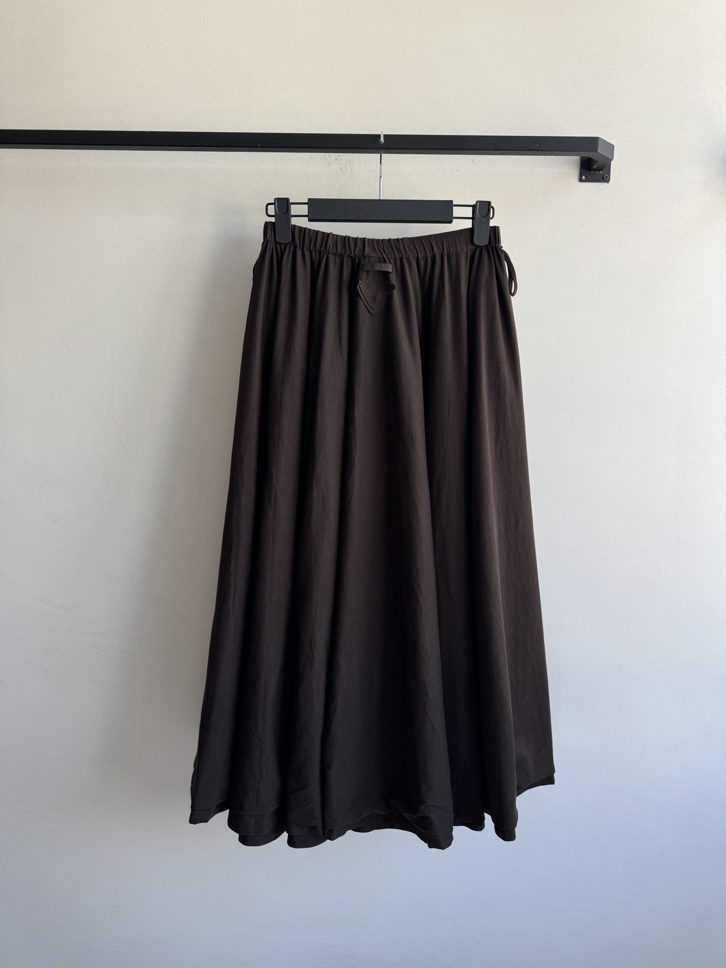 Prada Double-Layered Elastic Waist Maxi Skirt - Versatile & Elegant 5 i1754800466487 7065 0 1