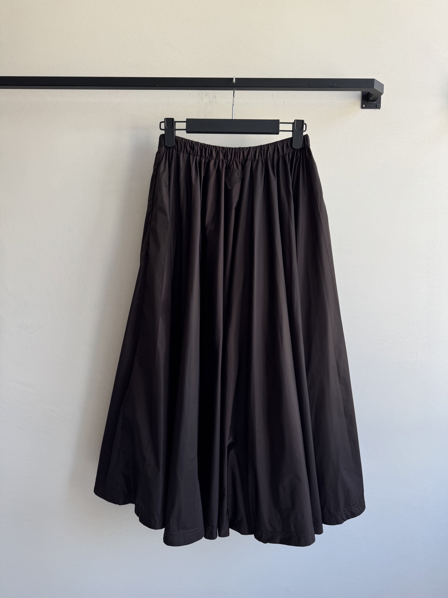 Prada Double-Layered Elastic Waist Maxi Skirt - Versatile & Elegant 3 i1754800490269 8394 0 7