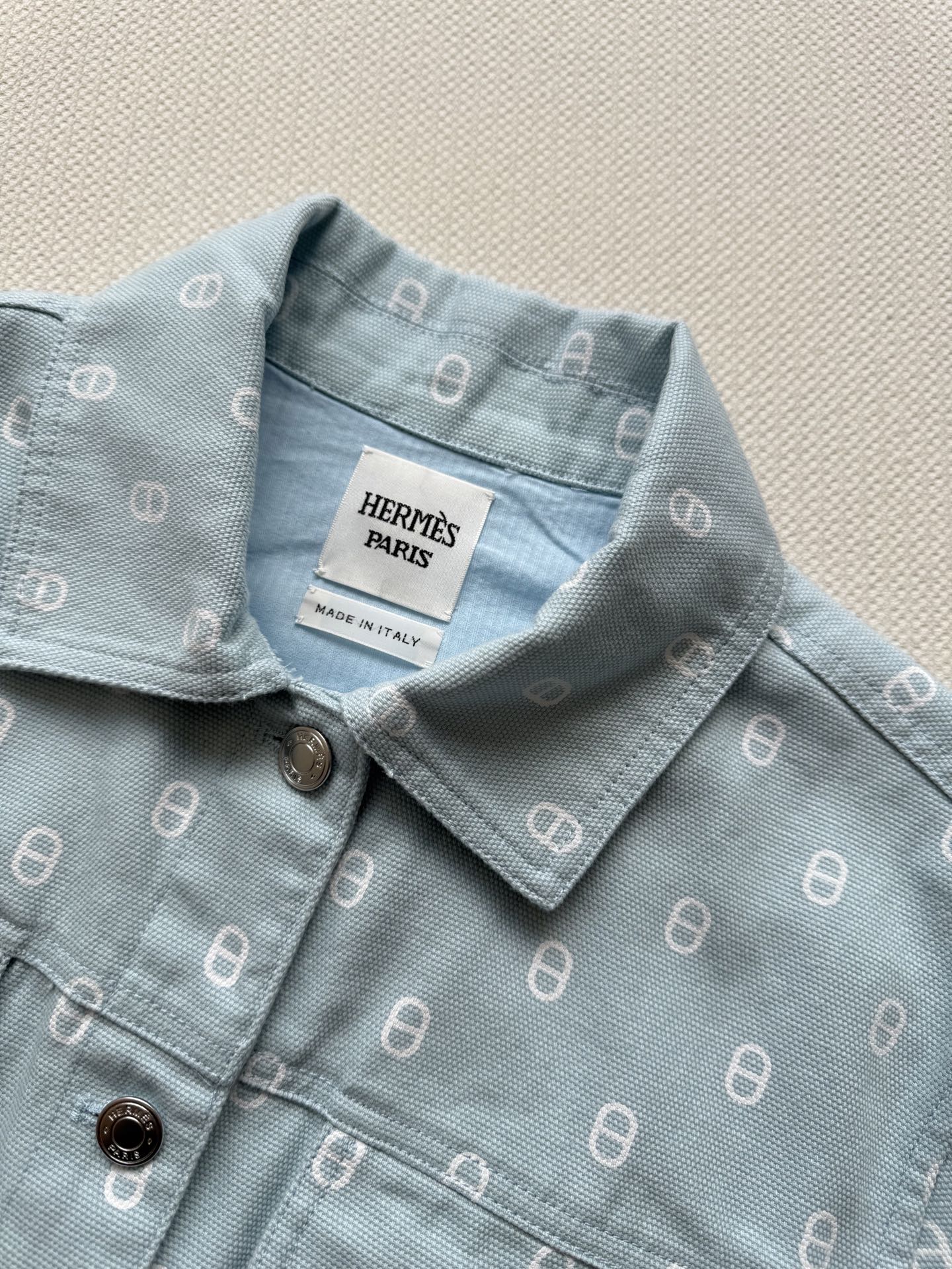 Hermé*🆕新款，早秋新款牛仔外套，好清新的冰蓝色💙设计，版型是小个子的天菜🥳ＳＭＬ.