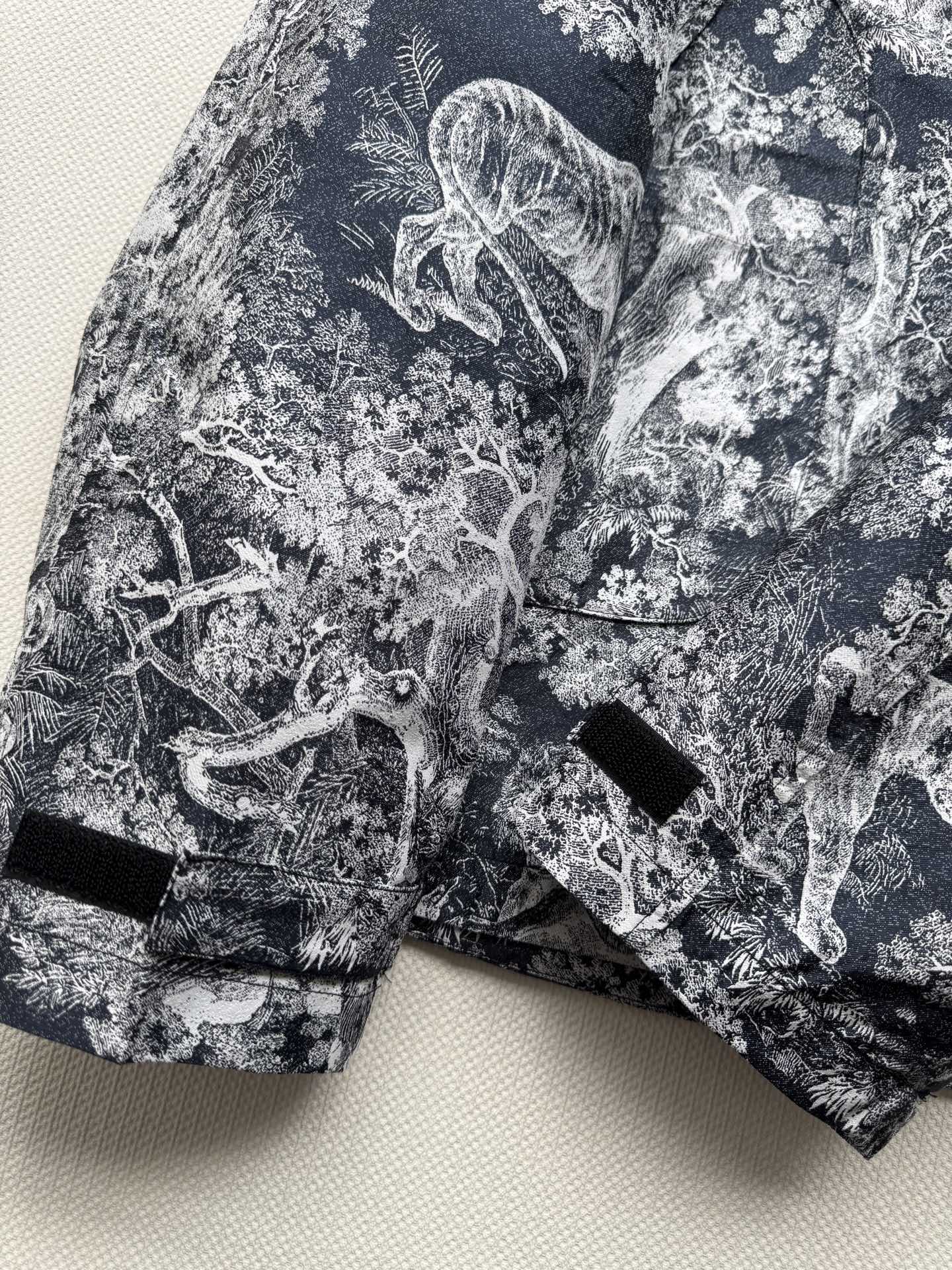 Dio*🆕2025早秋新款茹伊提花连帽宽松冲锋衣新一季配色，定制科技提花面料，全幅大气动植物图案提花，质