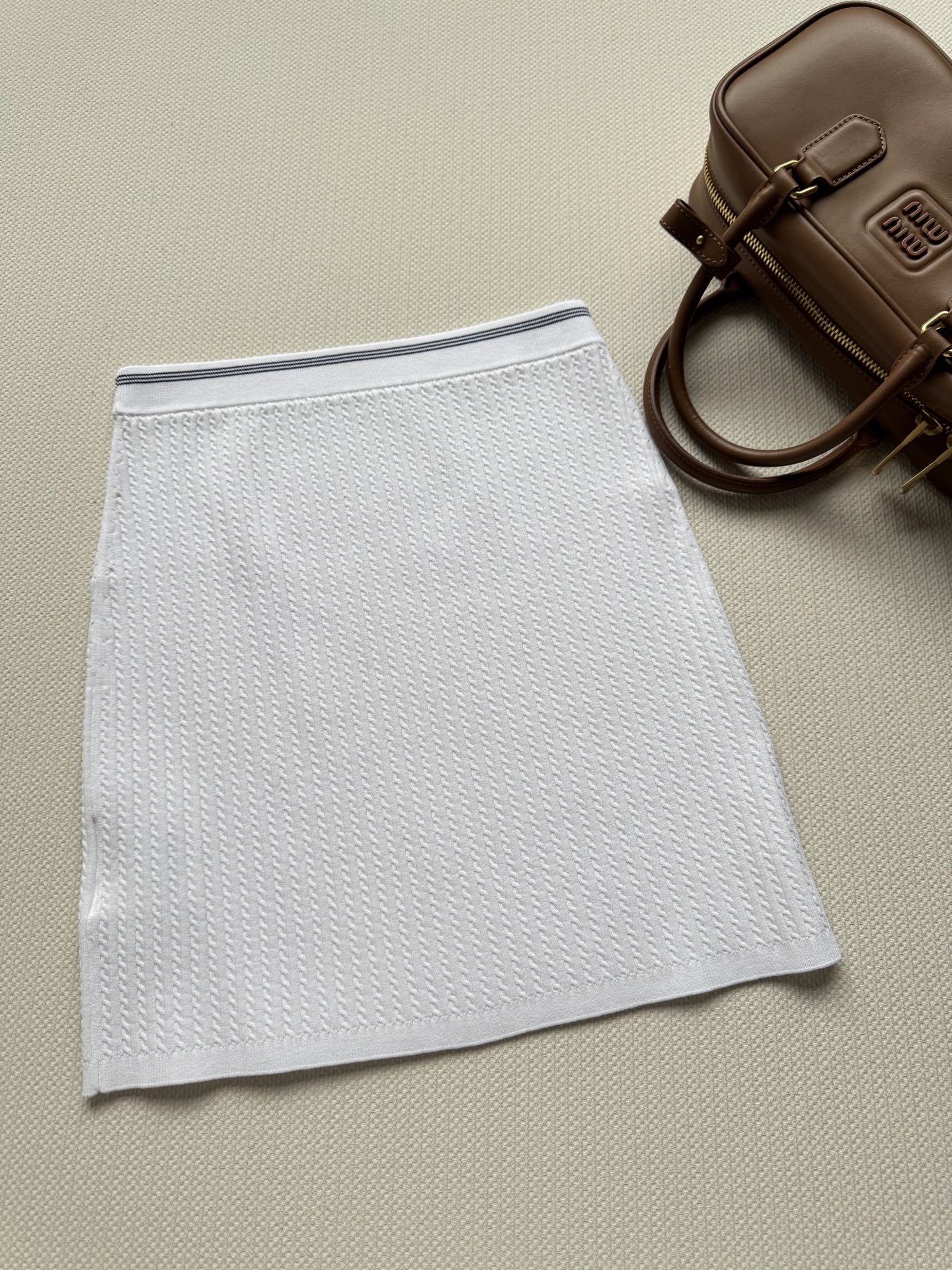 Miumi*🆕25系列新款 蕾徽标字母 针织半裙 白富美必入神器 万能百搭修身版型超显瘦 进口纱线质感超