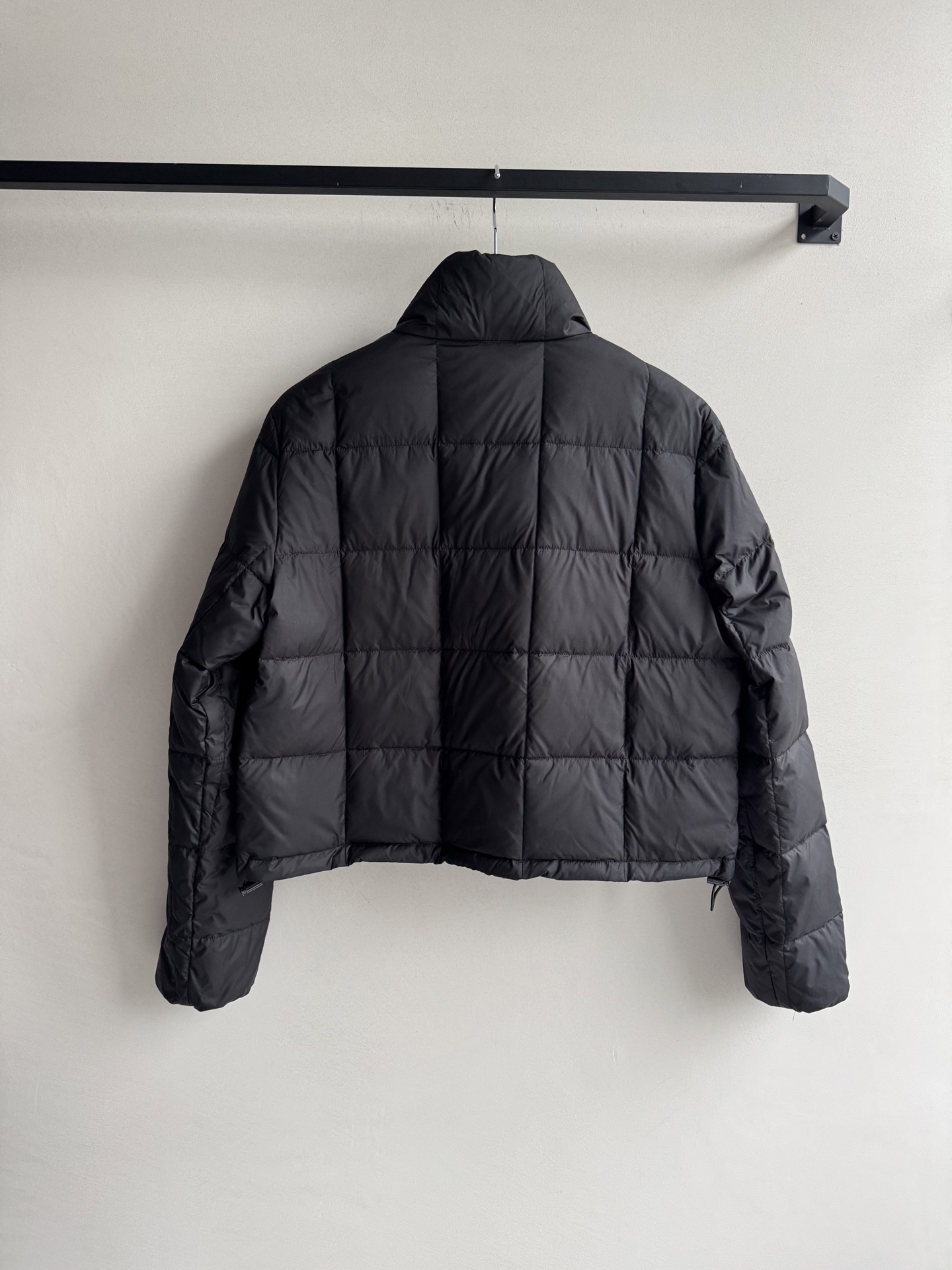 Moncle*🆕新款羽绒服，经典款式 百搭而不会过时，款型简约而不简单，对于各种年龄段都能接受。立体修身