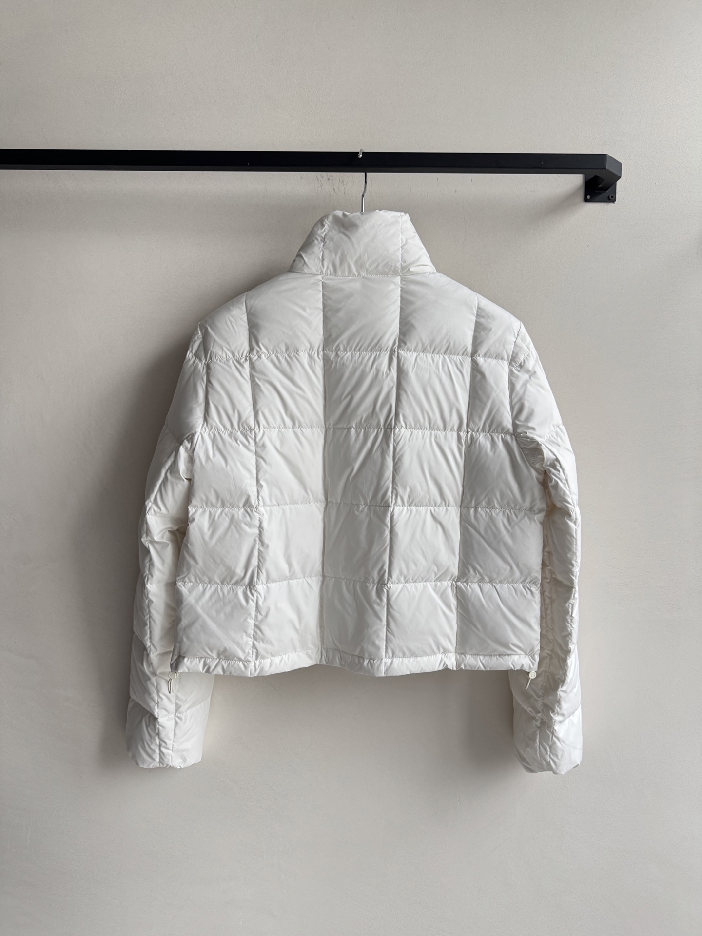 Moncle*🆕新款羽绒服，经典款式 百搭而不会过时，款型简约而不简单，对于各种年龄段都能接受。立体修身