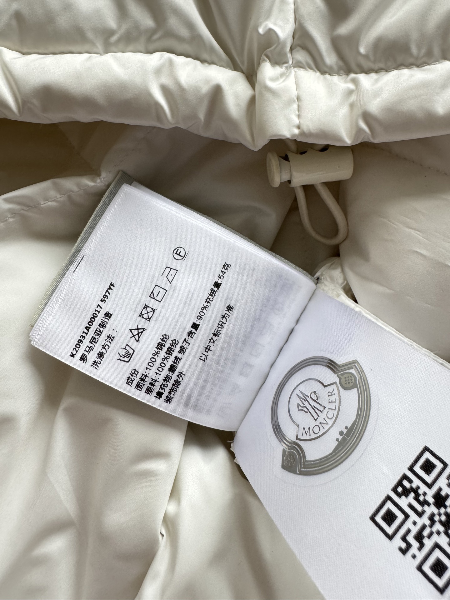 Moncle*🆕新款羽绒服，经典款式 百搭而不会过时，款型简约而不简单，对于各种年龄段都能接受。立体修身