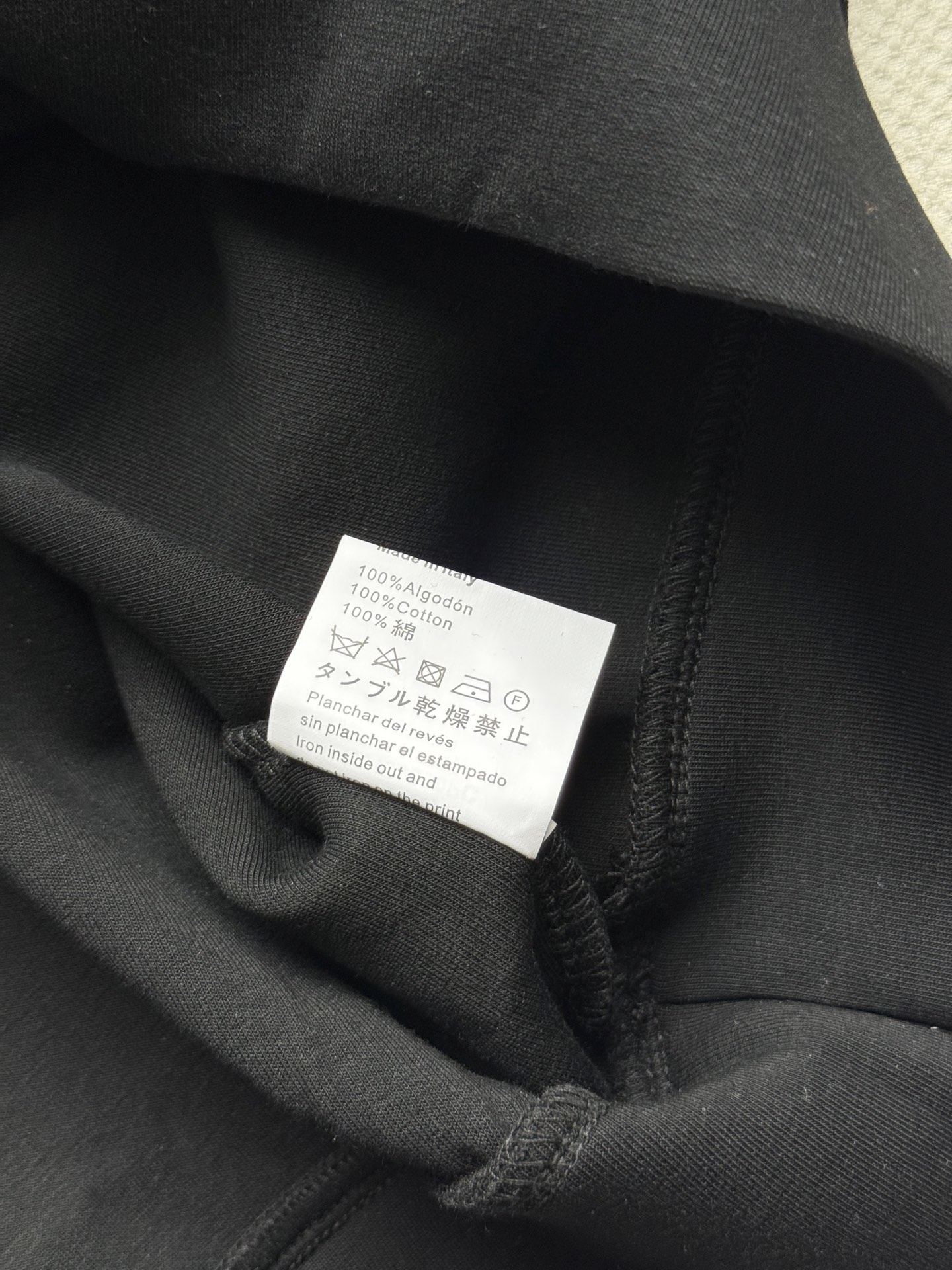 Loew*🆕25早秋新款套装
配色➕简约设计，卫衣➕长裤的组合，日常穿超省心，上班，逛街/约会一套搞定~