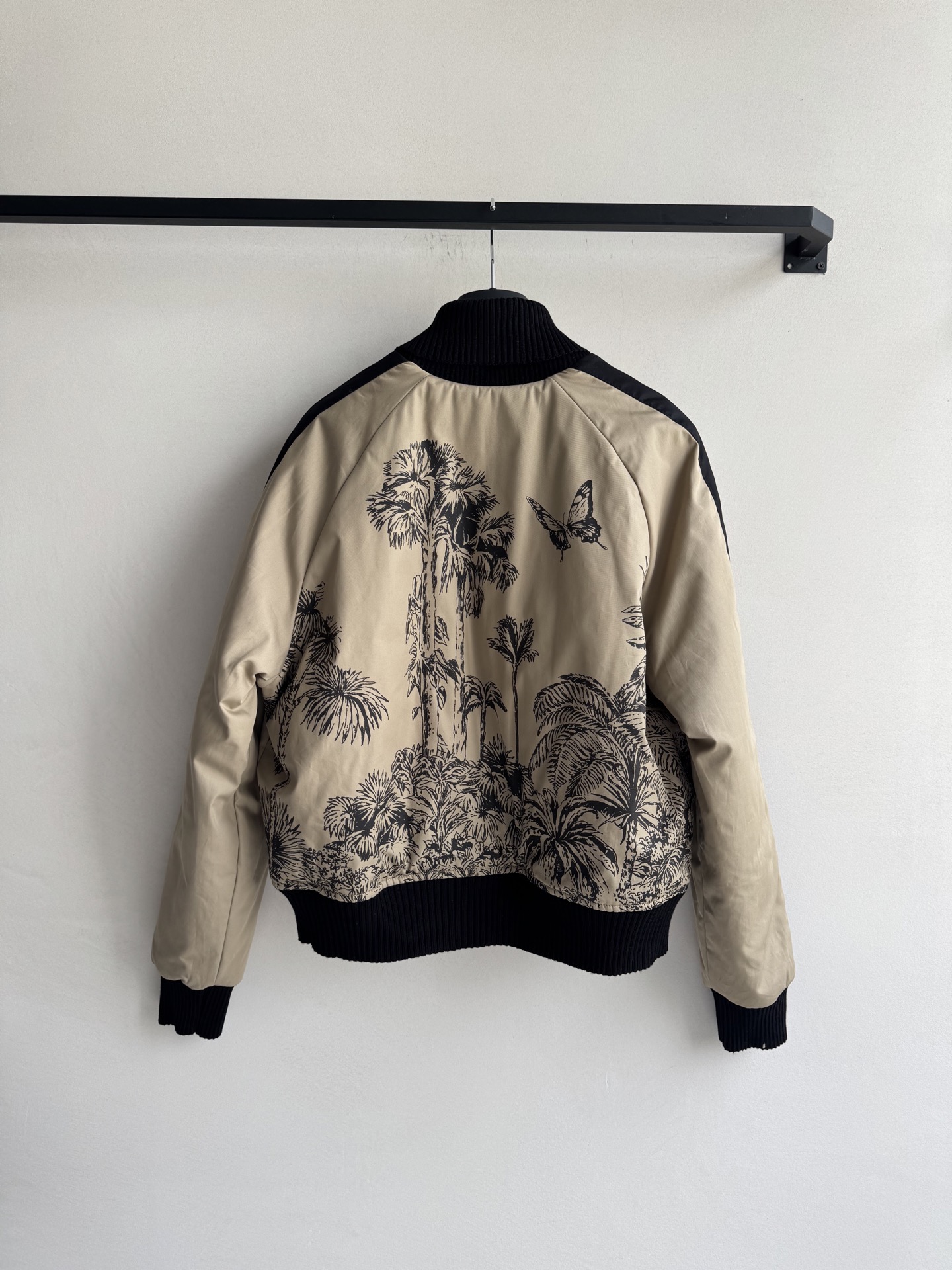 Dio*🆕秋冬新款，棉服夹克外套，飞行服款式设计，休闲时尚大方，里衬菱格设计ＳＭＬ.