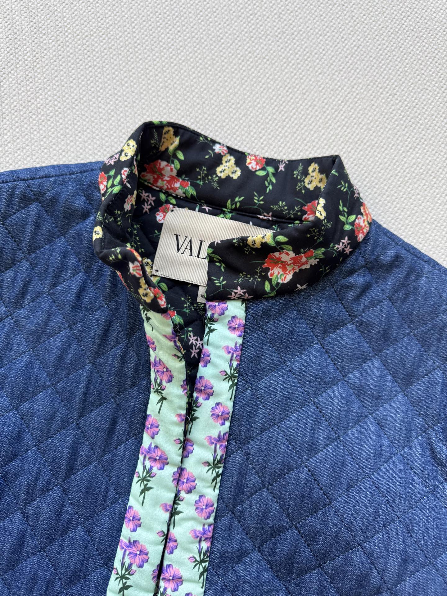 Valentin*🆕新款外套，中式风格设计，牛仔棉服外套ＳＭＬ.