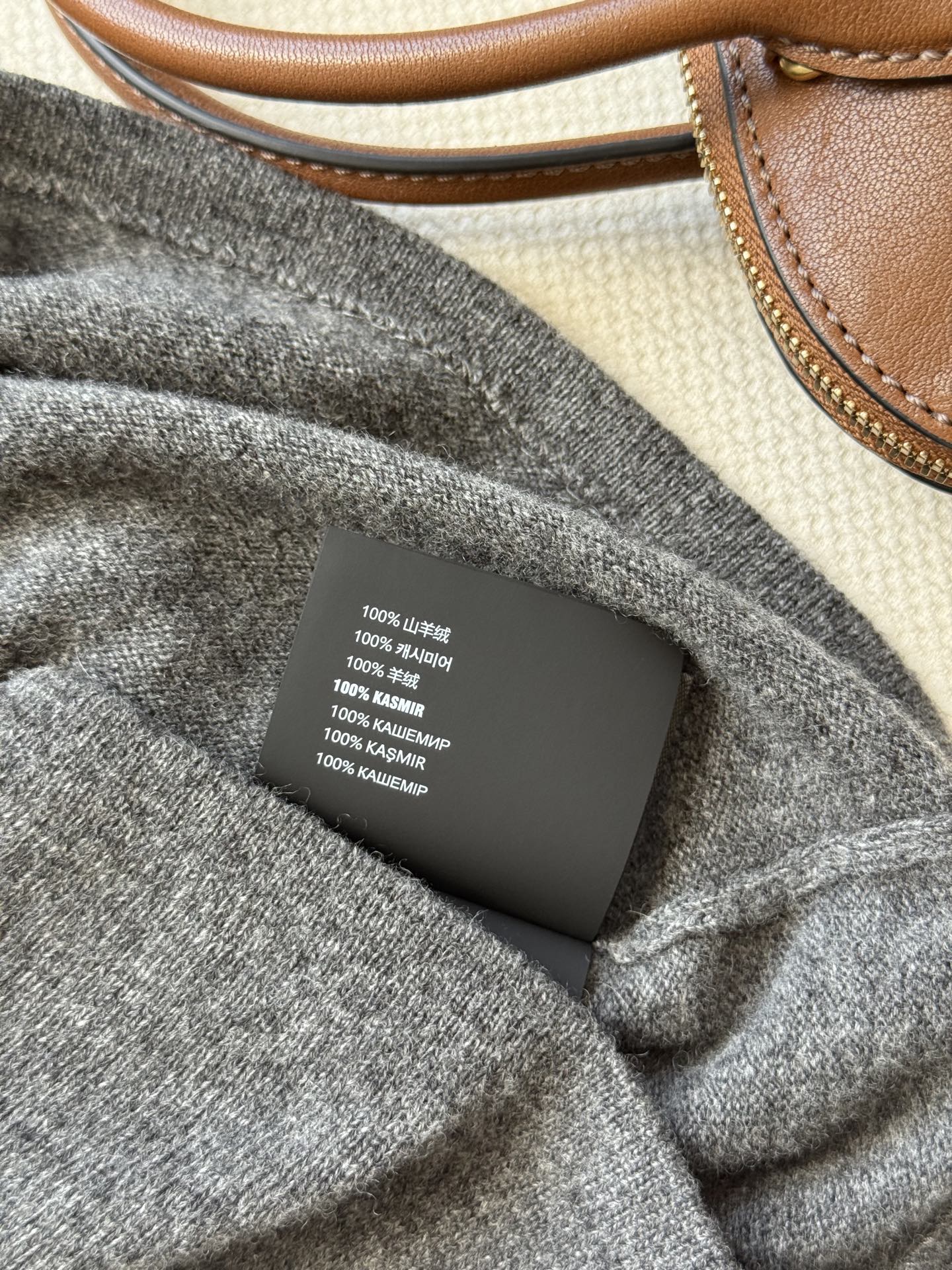 Miumi*🆕25Fw早秋新款 miu式复古羊绒针织短袖上衣。原版开发！高版出品！入秋的最佳实穿选手 可