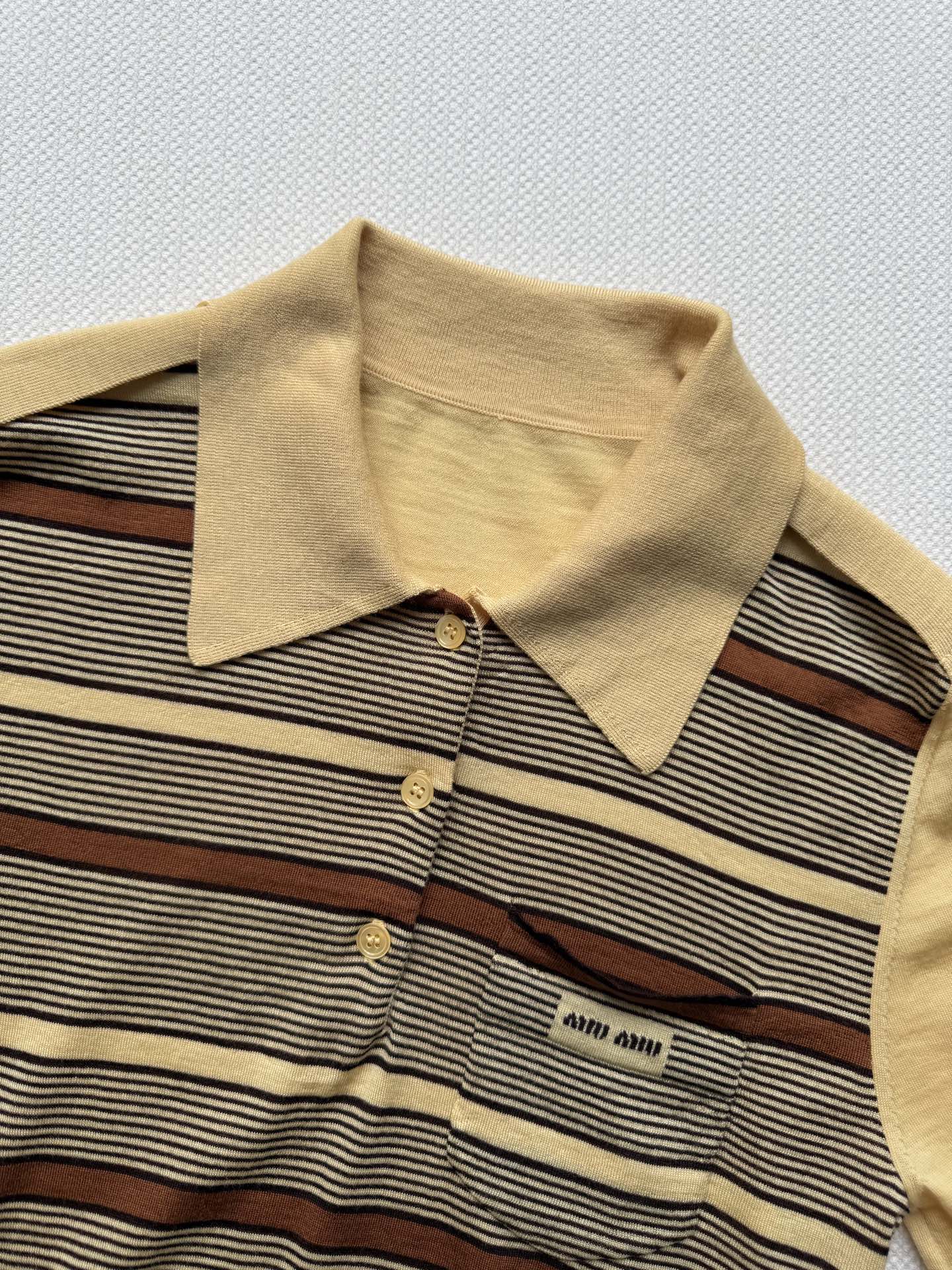 Miumi* 25Fw秋冬新款 微标黄条纹短袖针织polo上衣丨⚠独家yb开发！高版出品！订染纱线毛料同