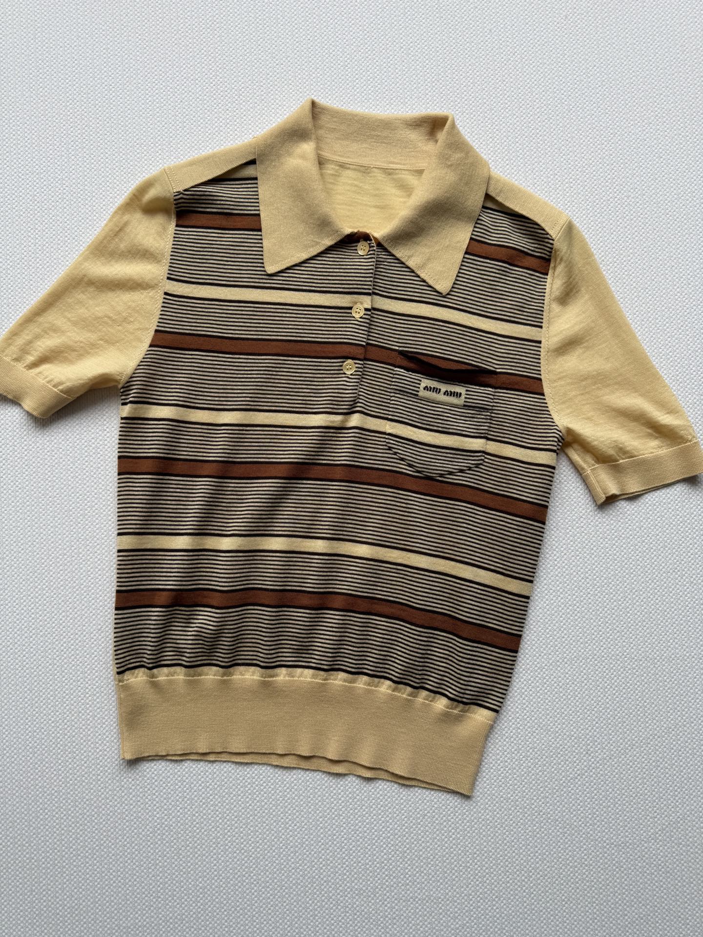Miumi* 25Fw秋冬新款 微标黄条纹短袖针织polo上衣丨⚠独家yb开发！高版出品！订染纱线毛料同
