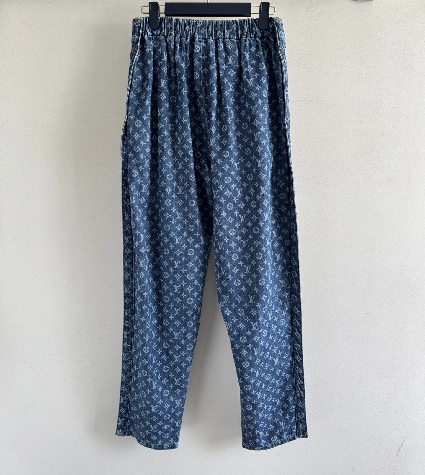 LouisVuitto*🆕25FW新款抽绳牛仔长裤👖，整体满logo提花工艺奢华高级💯松紧腰设计 包容度