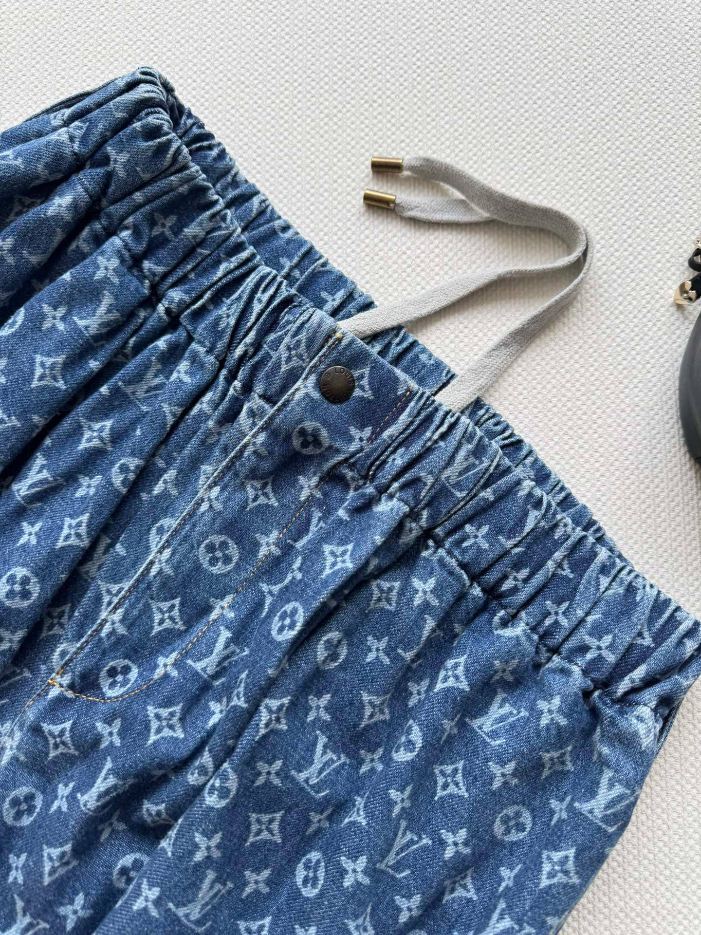 LouisVuitto*🆕25FW新款抽绳牛仔长裤👖，整体满logo提花工艺奢华高级💯松紧腰设计 包容度