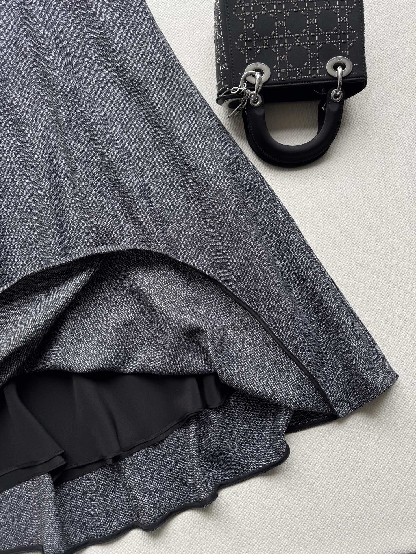 Dio*🆕（丝毛版本❗️）25FW新款A字版大裙摆半身裙🌟延续经典廓形❤️‍🔥喇叭形剪裁别具一格 廓形大