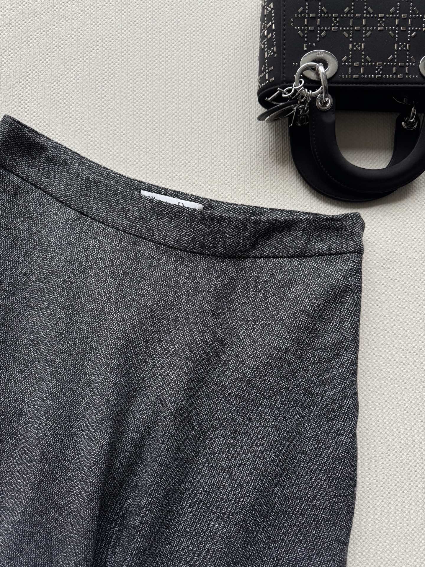 Dio*🆕（丝毛版本❗️）25FW新款A字版大裙摆半身裙🌟延续经典廓形❤️‍🔥喇叭形剪裁别具一格 廓形大