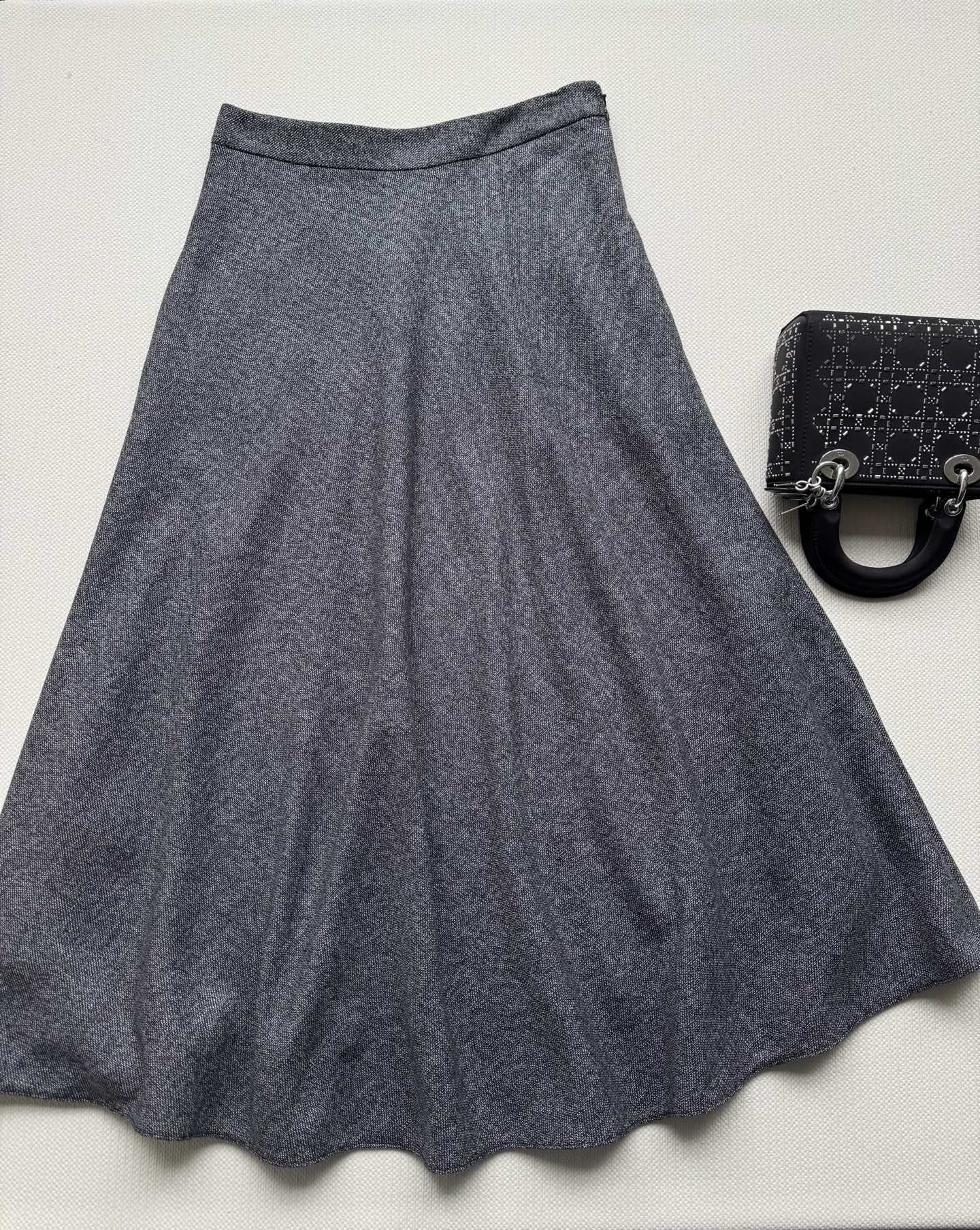 Dio*🆕（丝毛版本❗️）25FW新款A字版大裙摆半身裙🌟延续经典廓形❤️‍🔥喇叭形剪裁别具一格 廓形大