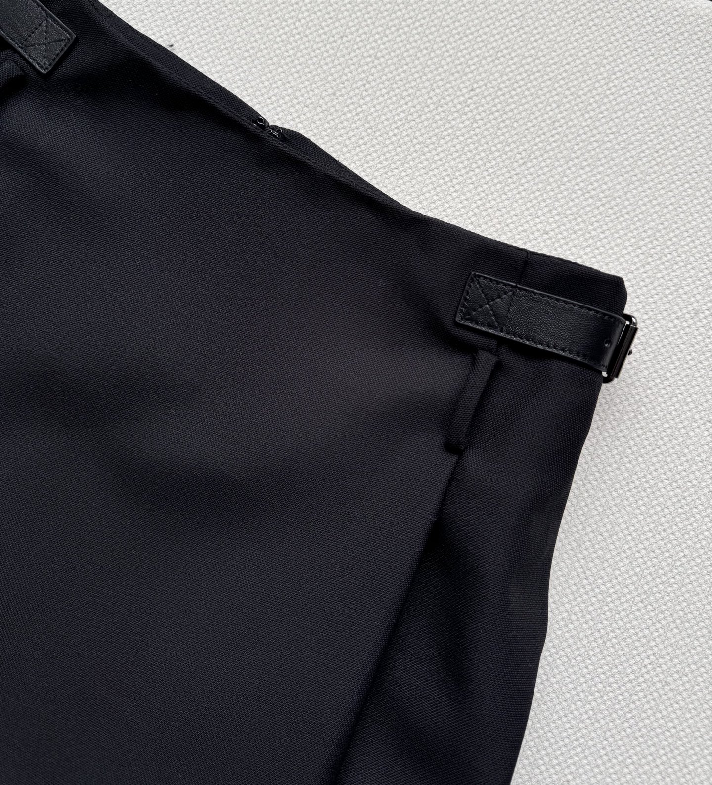 Dio*🆕（丝毛版本❗️）25FW新款A字版大裙摆半身裙🌟延续经典廓形❤️‍🔥喇叭形剪裁别具一格 廓形大