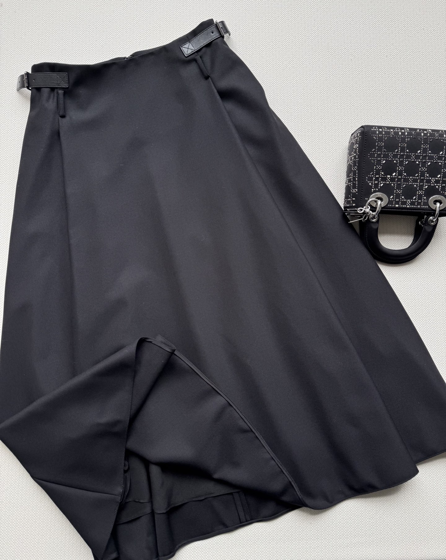 Dio*🆕（丝毛版本❗️）25FW新款A字版大裙摆半身裙🌟延续经典廓形❤️‍🔥喇叭形剪裁别具一格 廓形大