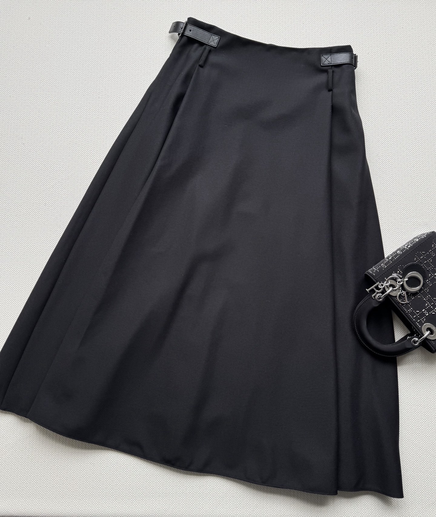 Dio*🆕（丝毛版本❗️）25FW新款A字版大裙摆半身裙🌟延续经典廓形❤️‍🔥喇叭形剪裁别具一格 廓形大