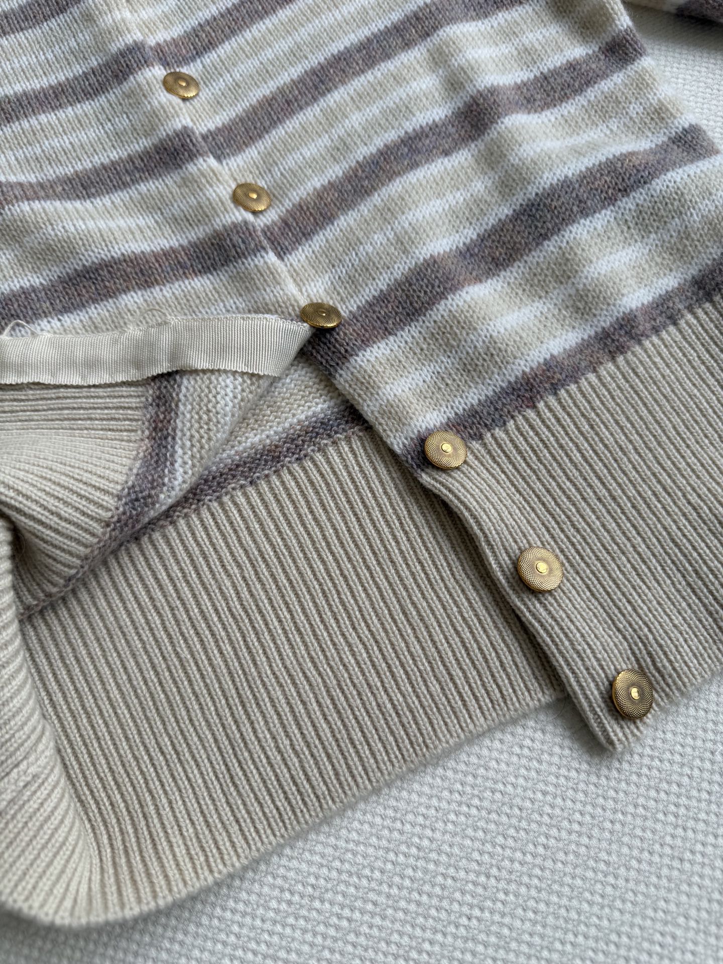 LoroPian*🆕25早秋新款高级配色条纹针织套头衫 温柔极致优雅的调调，简约风气质迷人。定制羊毛羊绒