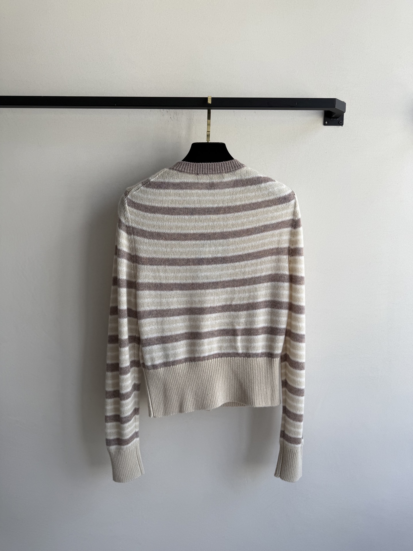 LoroPian*🆕25早秋新款高级配色条纹针织套头衫 温柔极致优雅的调调，简约风气质迷人。定制羊毛羊绒