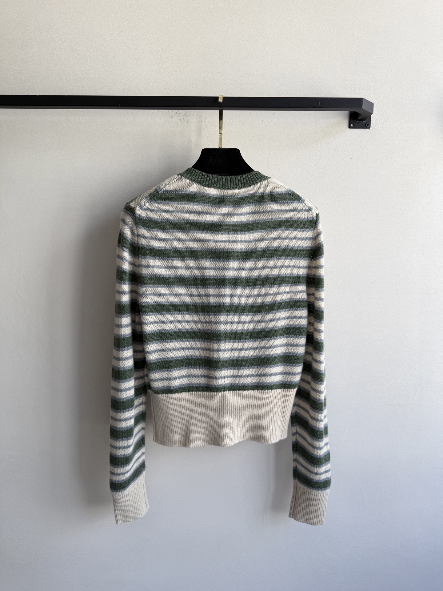 LoroPian*🆕25早秋新款高级配色条纹针织套头衫 温柔极致优雅的调调，简约风气质迷人。定制羊毛羊绒