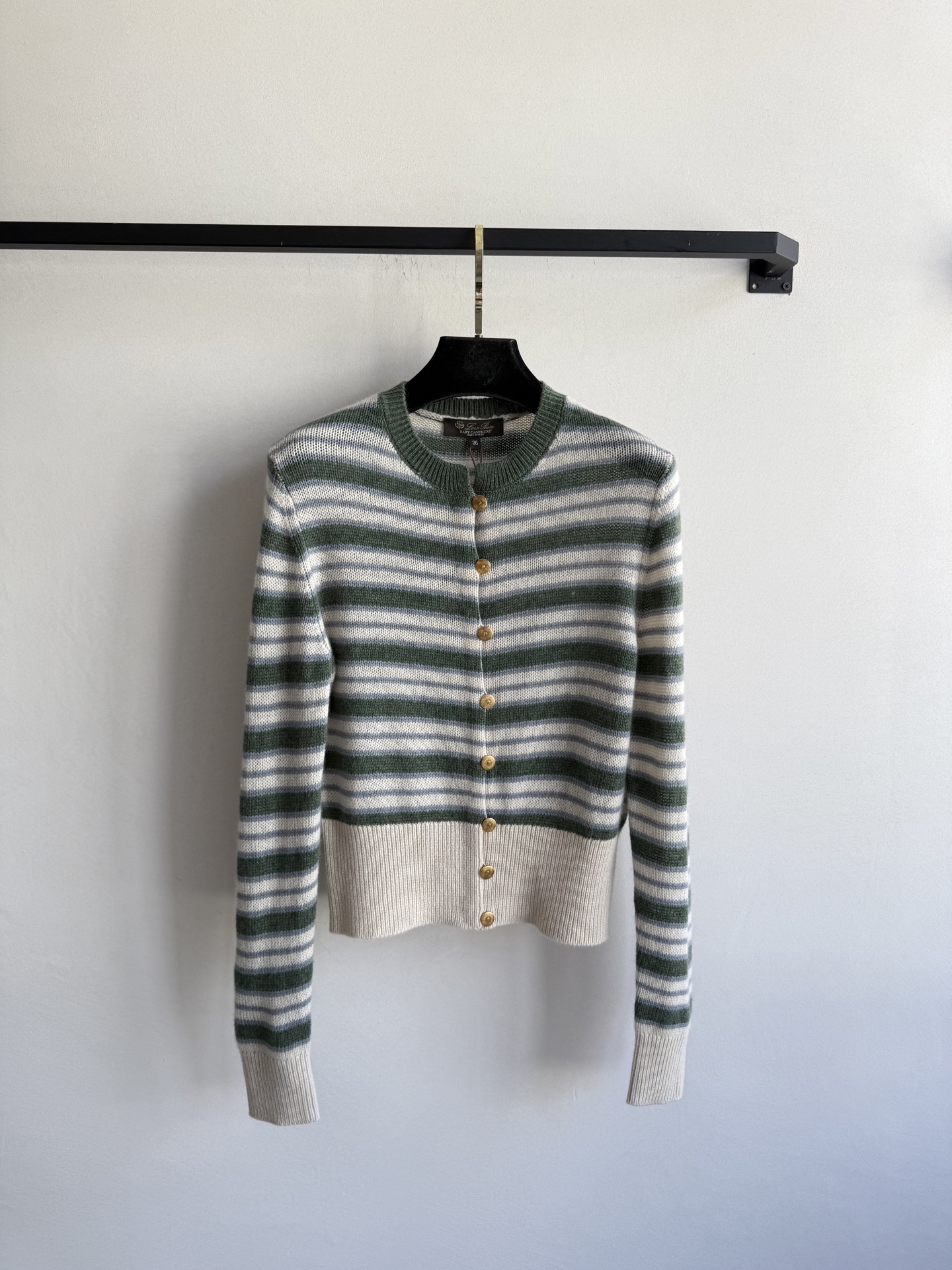 LoroPian*🆕25早秋新款高级配色条纹针织套头衫 温柔极致优雅的调调，简约风气质迷人。定制羊毛羊绒