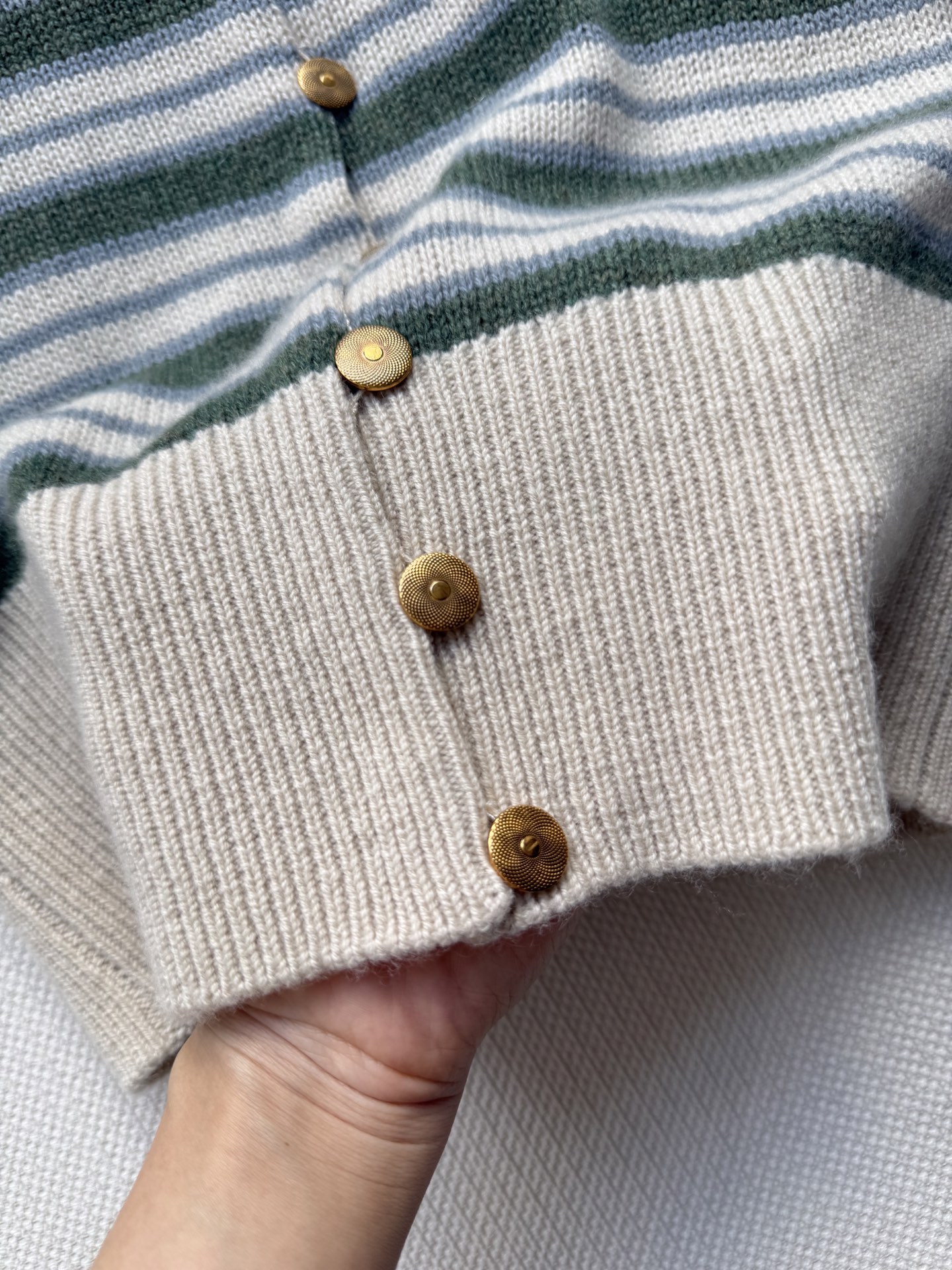 LoroPian*🆕25早秋新款高级配色条纹针织套头衫 温柔极致优雅的调调，简约风气质迷人。定制羊毛羊绒