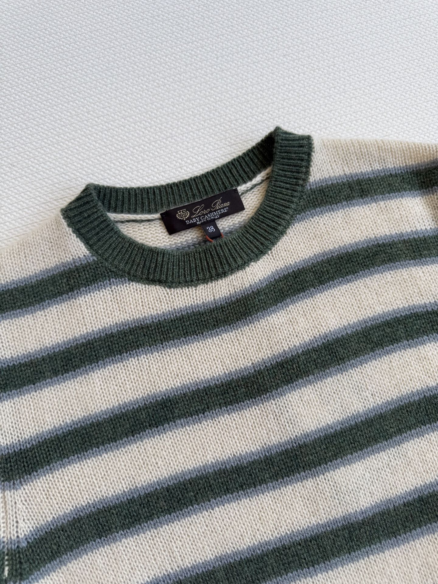 LoroPian*🆕25早秋新款高级配色条纹针织套头衫 温柔极致优雅的调调，简约风气质迷人。定制羊毛羊绒