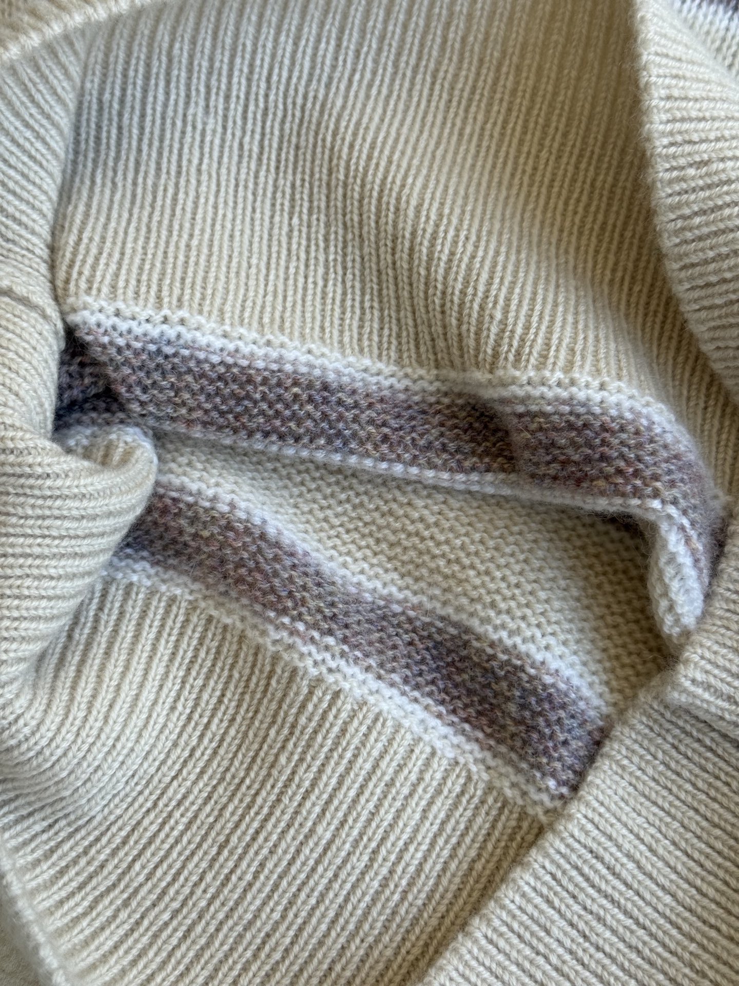 LoroPian*🆕25早秋新款高级配色条纹针织套头衫 温柔极致优雅的调调，简约风气质迷人。定制羊毛羊绒