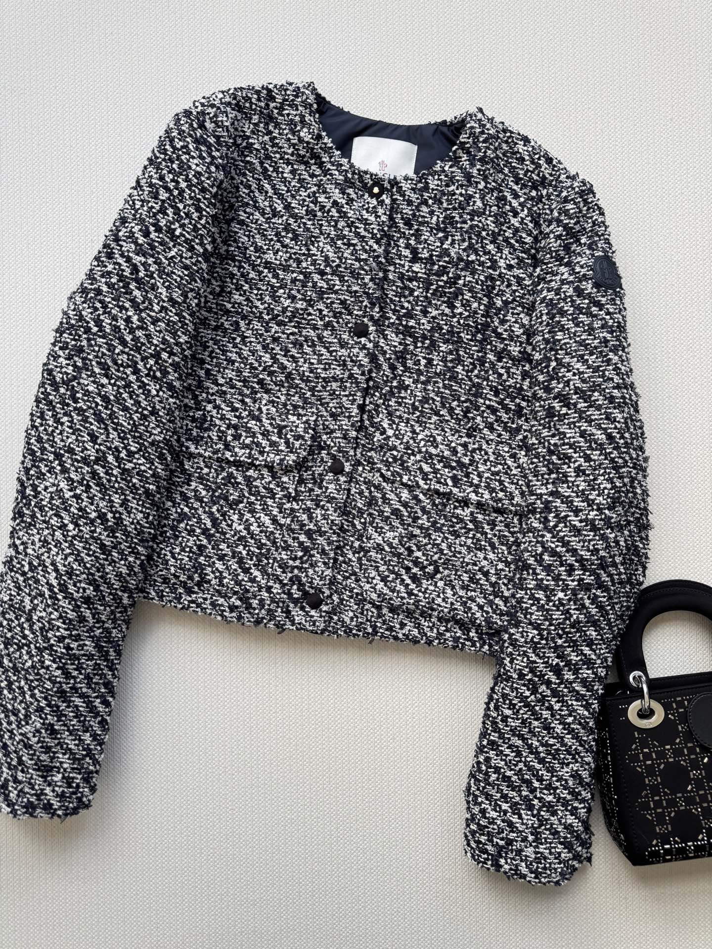 Moncle*🆕新款，粗呢面料拼接羽绒服，好时尚潮流的设计😍香风编织短款立领面包服羽绒服外套，当小香风编