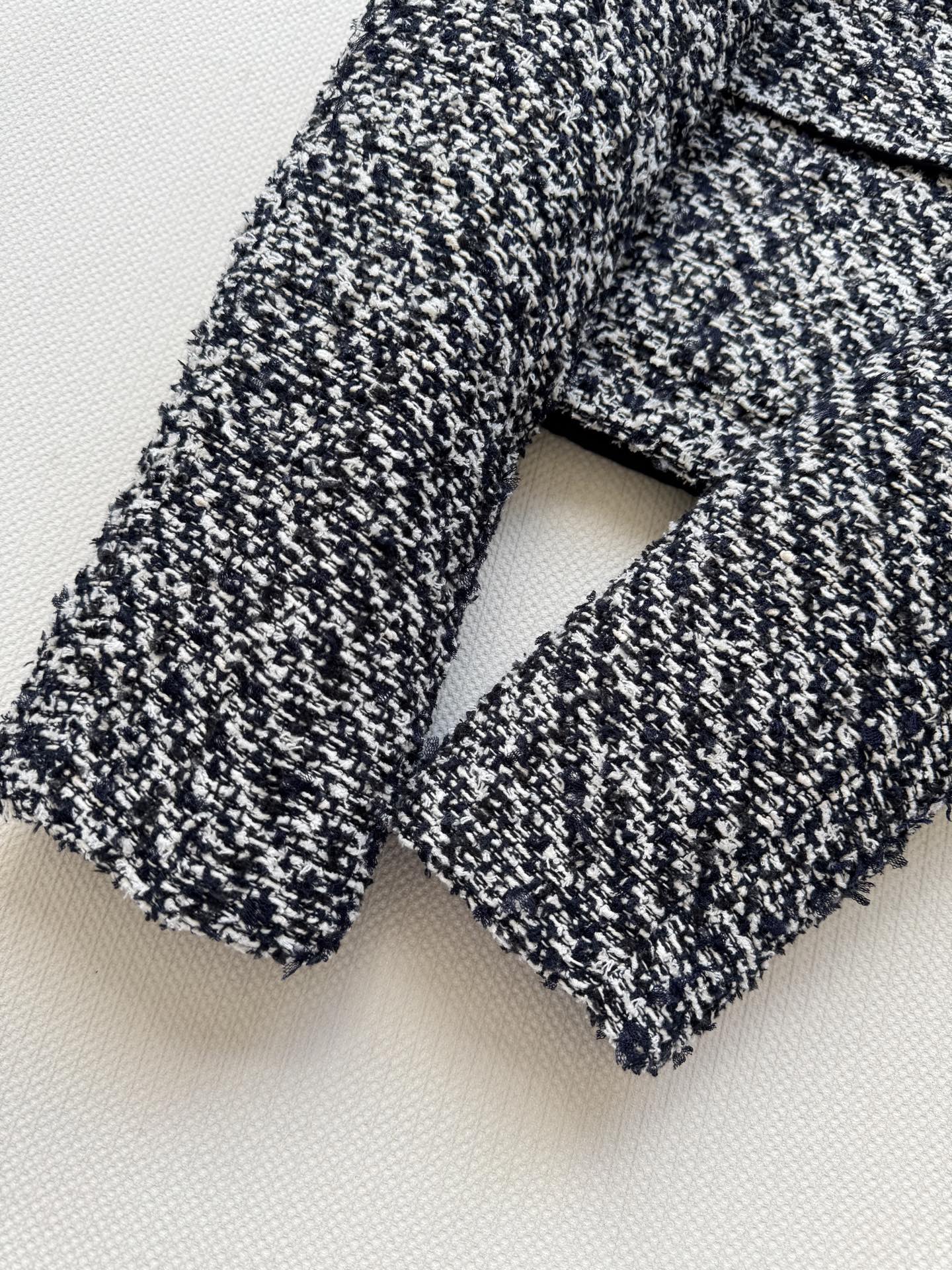 Moncle*🆕新款，粗呢面料拼接羽绒服，好时尚潮流的设计😍香风编织短款立领面包服羽绒服外套，当小香风编