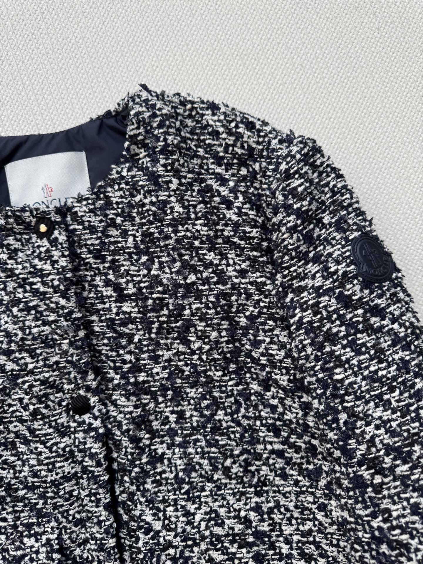 Moncle*🆕新款，粗呢面料拼接羽绒服，好时尚潮流的设计😍香风编织短款立领面包服羽绒服外套，当小香风编