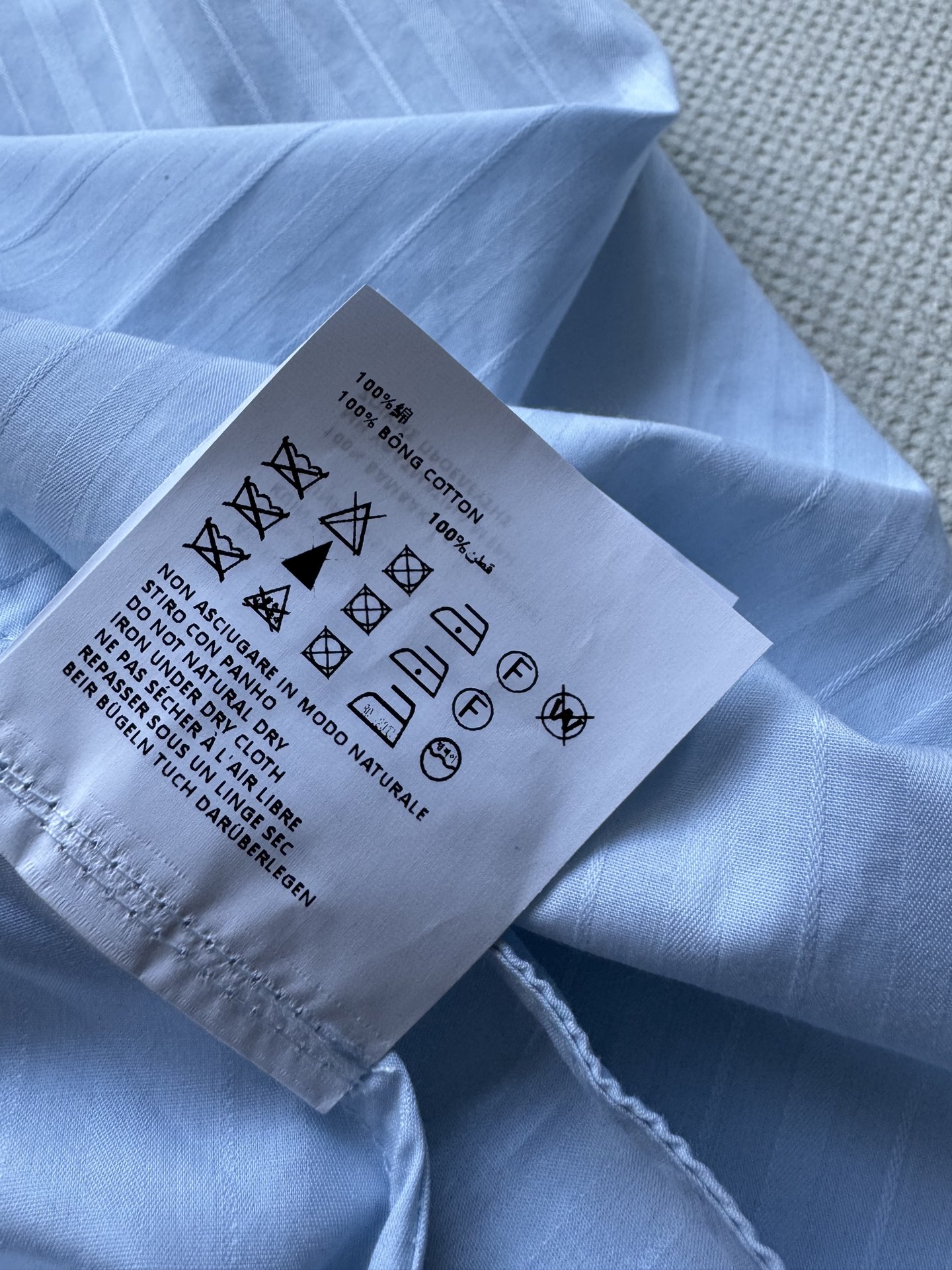 Prad*🆕25新款浅蓝与连衣裙👗的碰撞 清新又有层次感 腰部是舒适的松紧设计 前面的绑带设计细节精致又