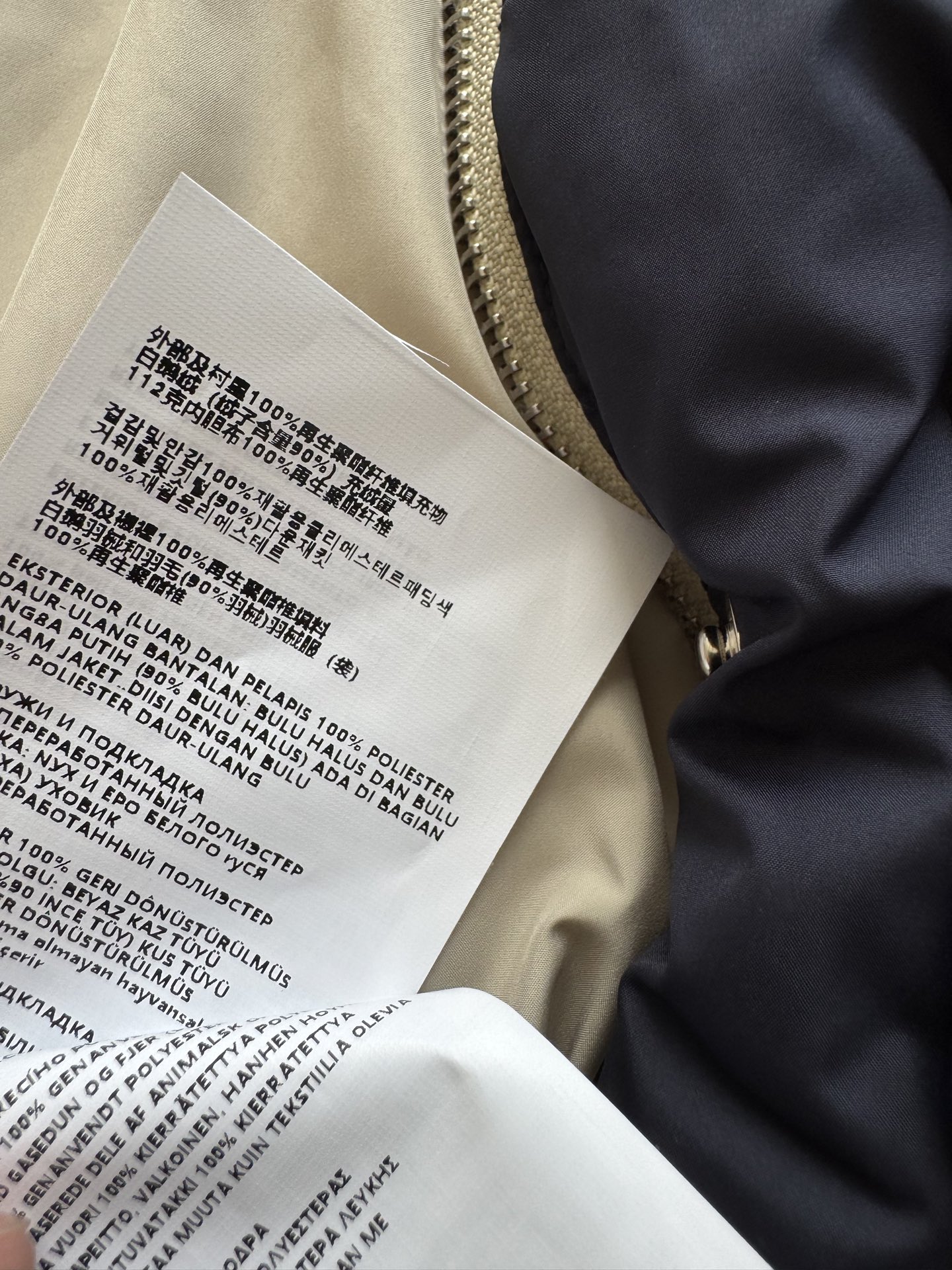 miumi*🆕25FW新款 立领羽绒外套（两面🉑️穿，一衣多用😉）整件轻薄保暖 按扣设计翻盖口袋装饰 经
