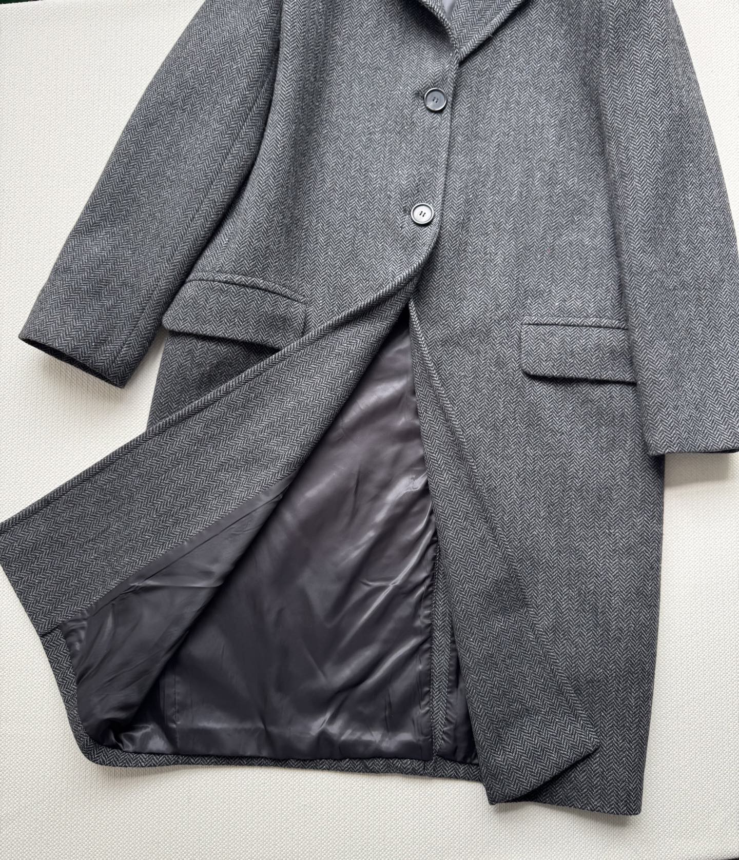 Prad*🆕新款，羊毛100%秋冬必备长款外套，又A又飒极简主义风慵懒风，上身效果超级拉风帅气😘ＳＭＬ.