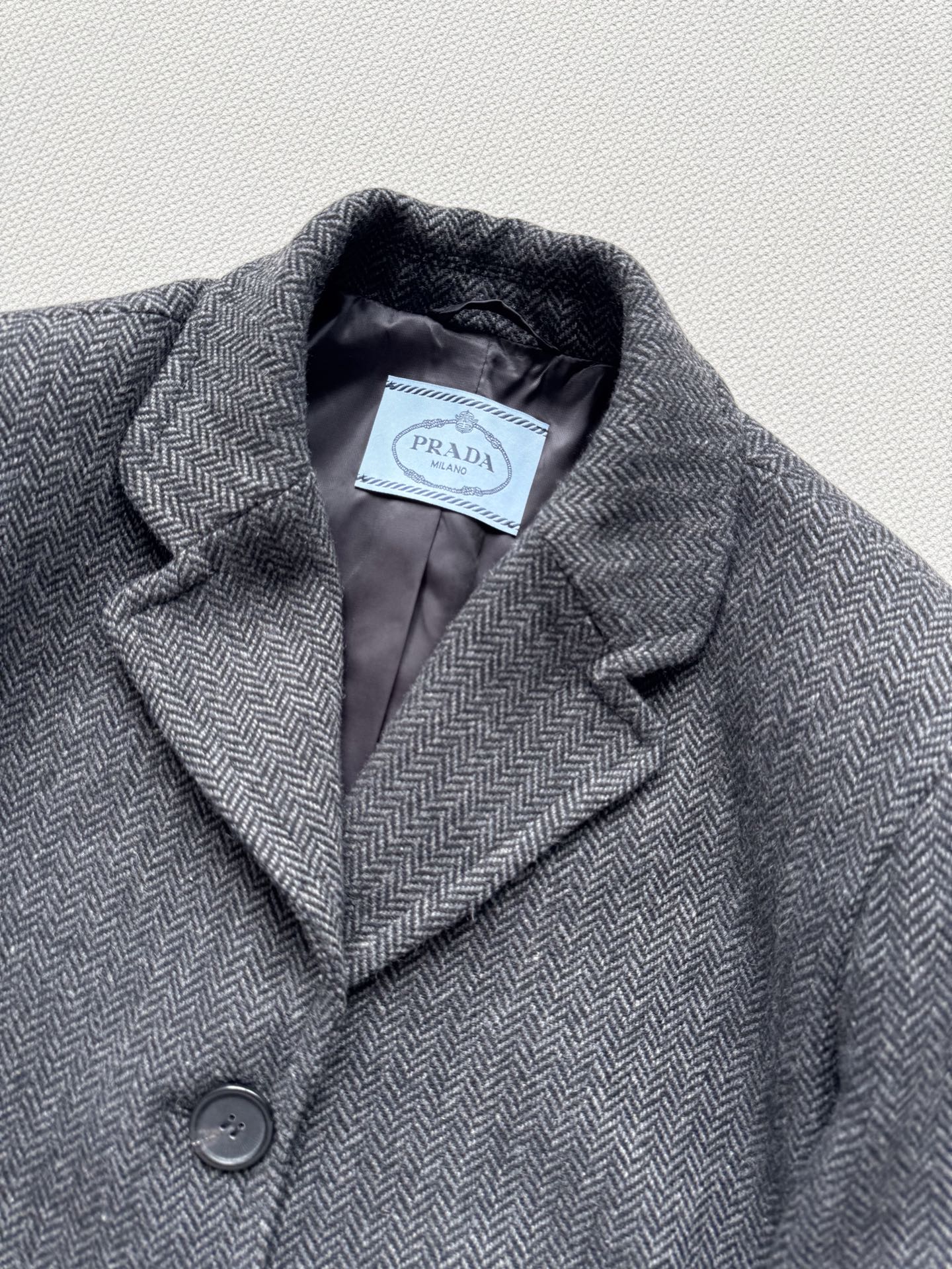 Prad*🆕新款，羊毛100%秋冬必备长款外套，又A又飒极简主义风慵懒风，上身效果超级拉风帅气😘ＳＭＬ.