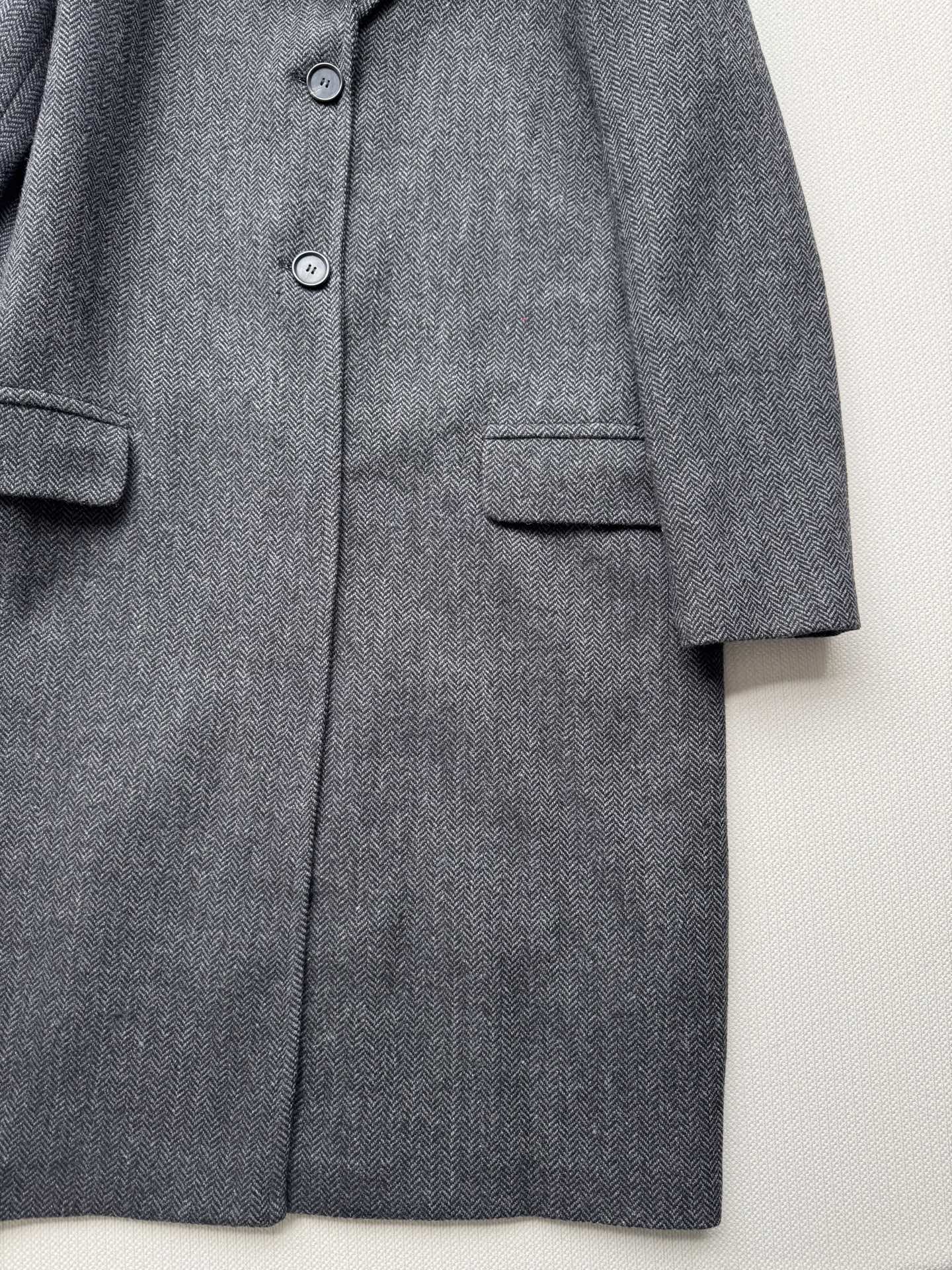 Prad*🆕新款，羊毛100%秋冬必备长款外套，又A又飒极简主义风慵懒风，上身效果超级拉风帅气😘ＳＭＬ.